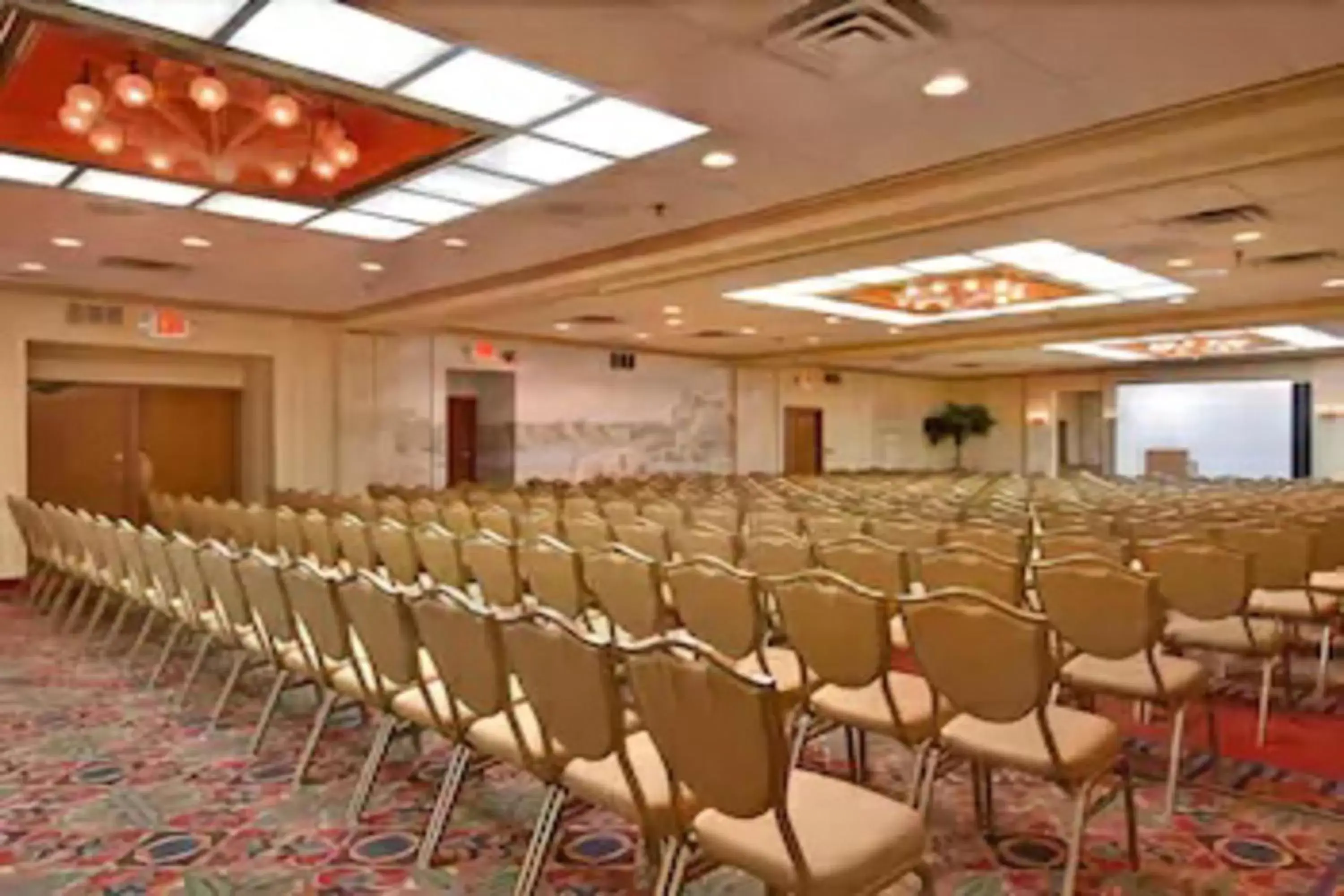 Meeting/conference room in Days Hotel by Wyndham East Brunswick Conference Center