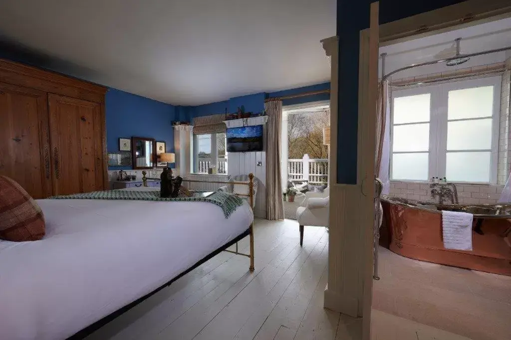 Luxury Double Room in The Boathouse Luxury Double Room in The Boathouse