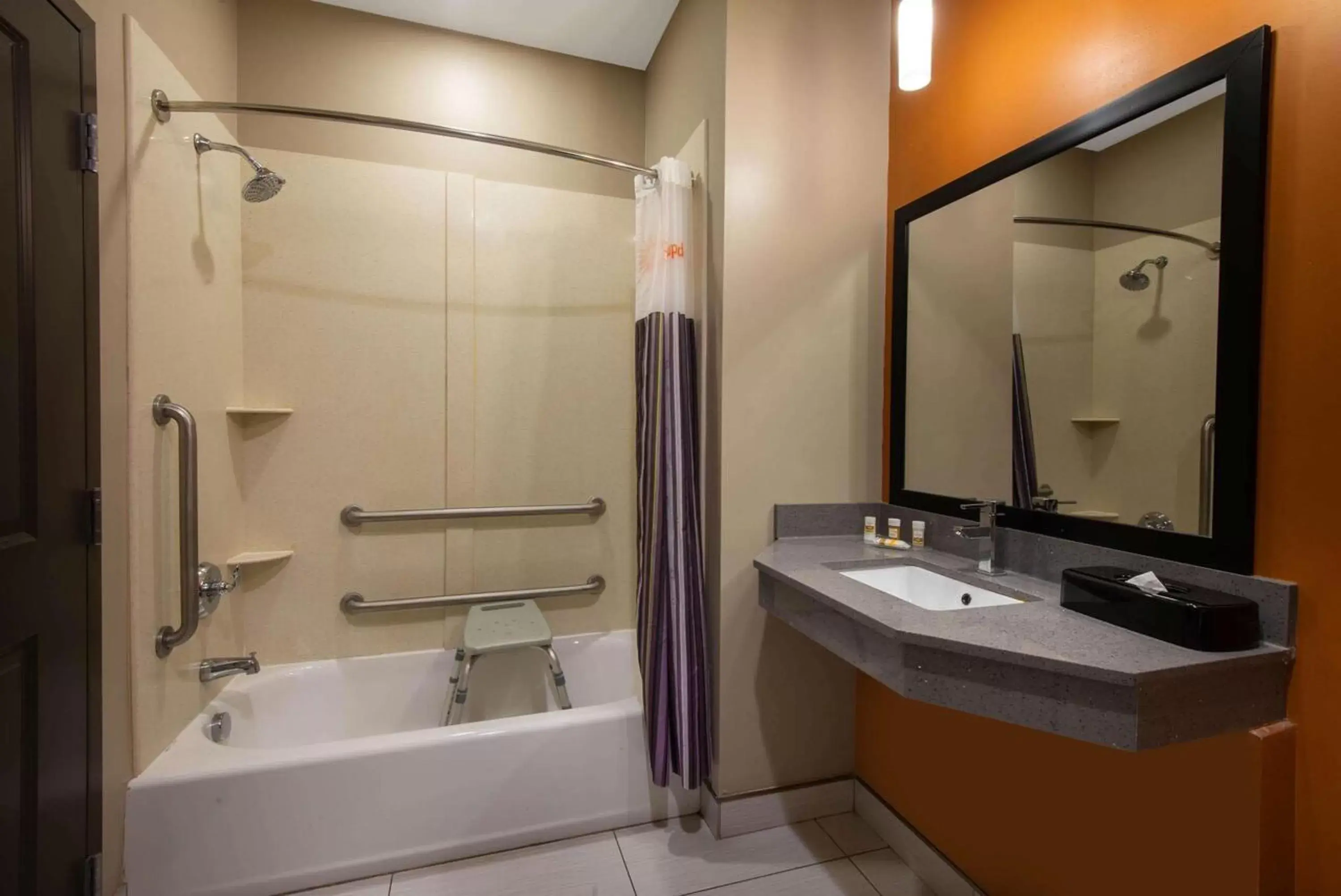 Bathroom in La Quinta by Wyndham Harrisburg-Hershey