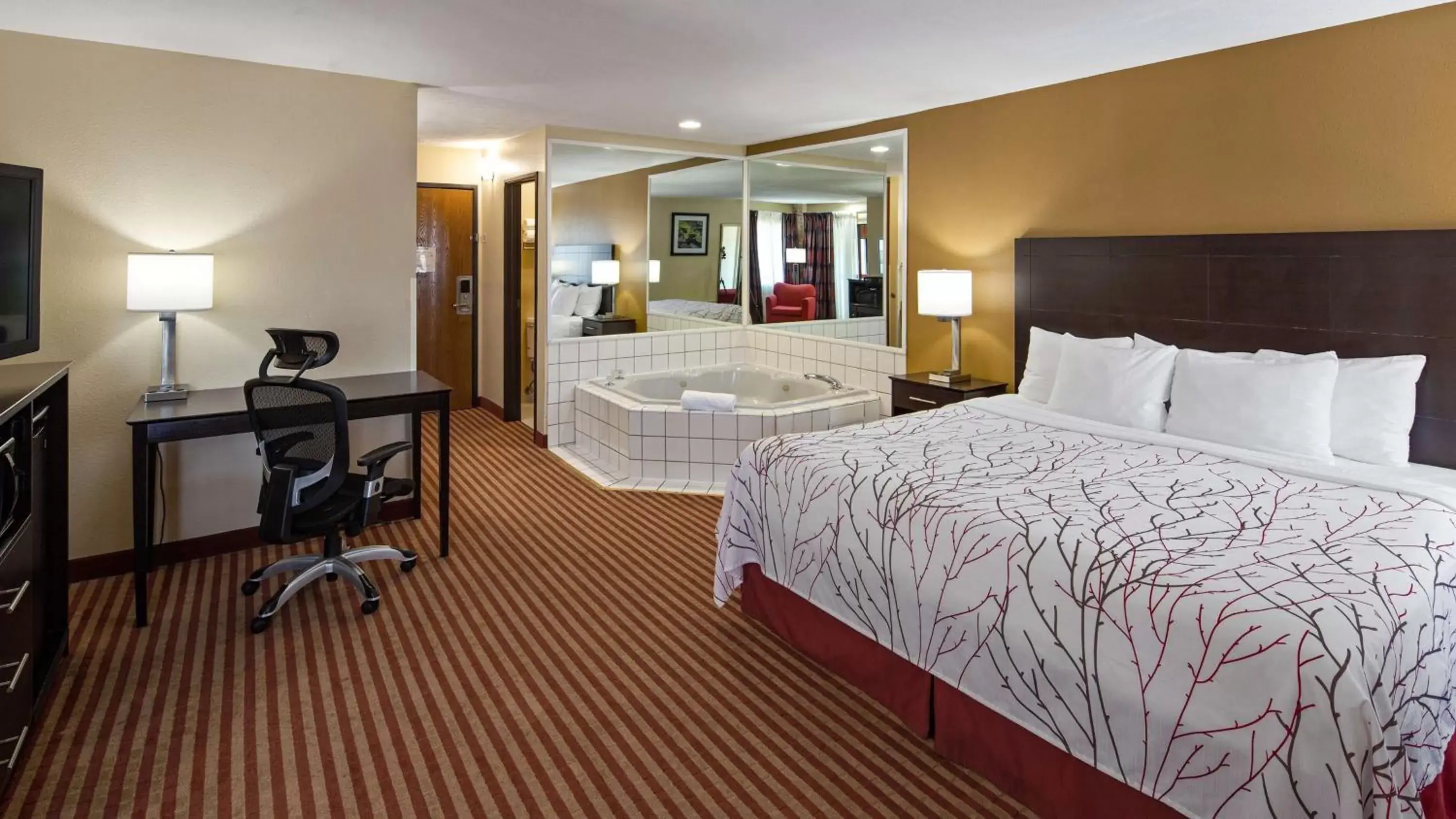 Photo of the whole room, Bed in Best Western Jacksonville Inn