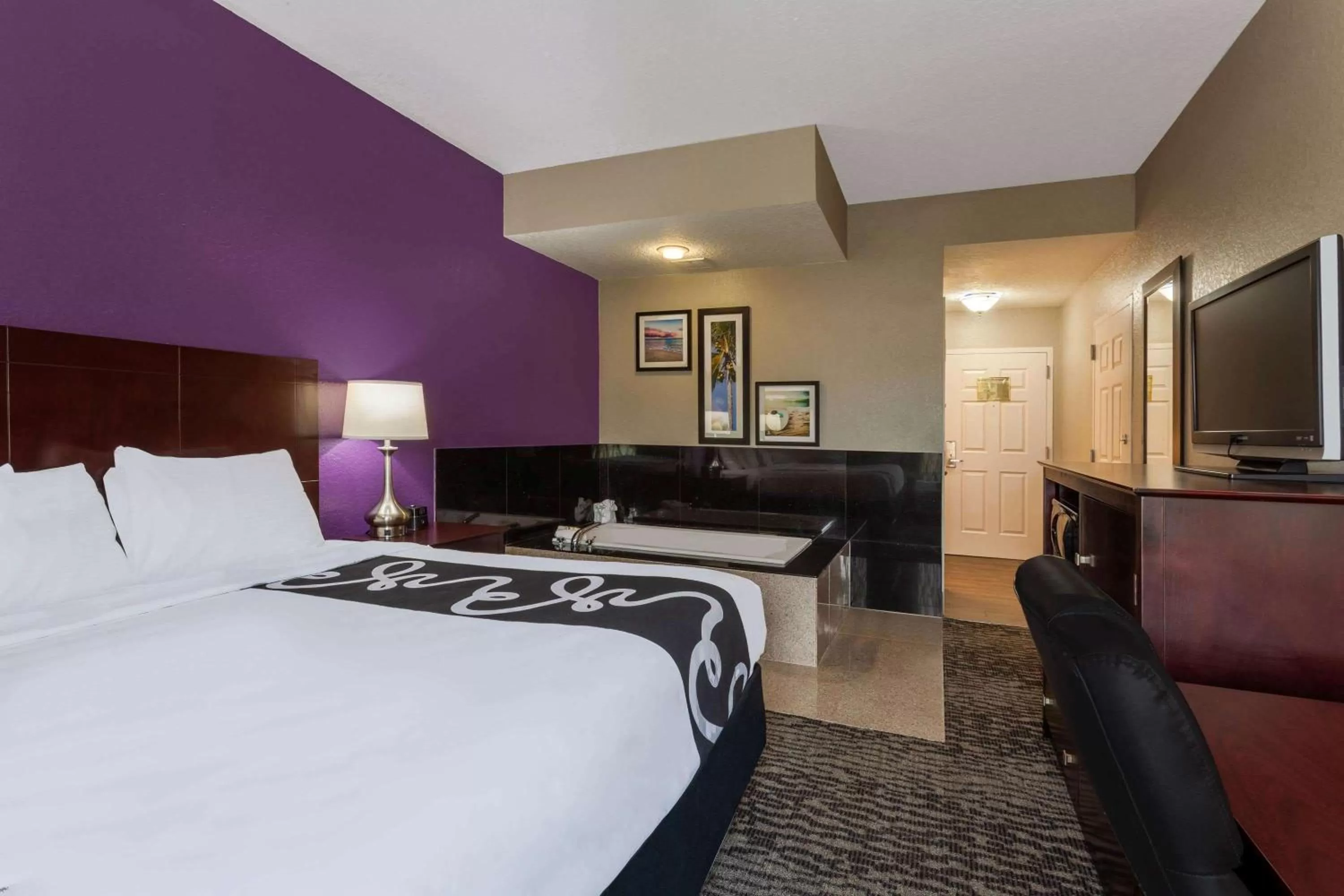 Photo of the whole room, Bed in La Quinta by Wyndham Port Orange / Daytona