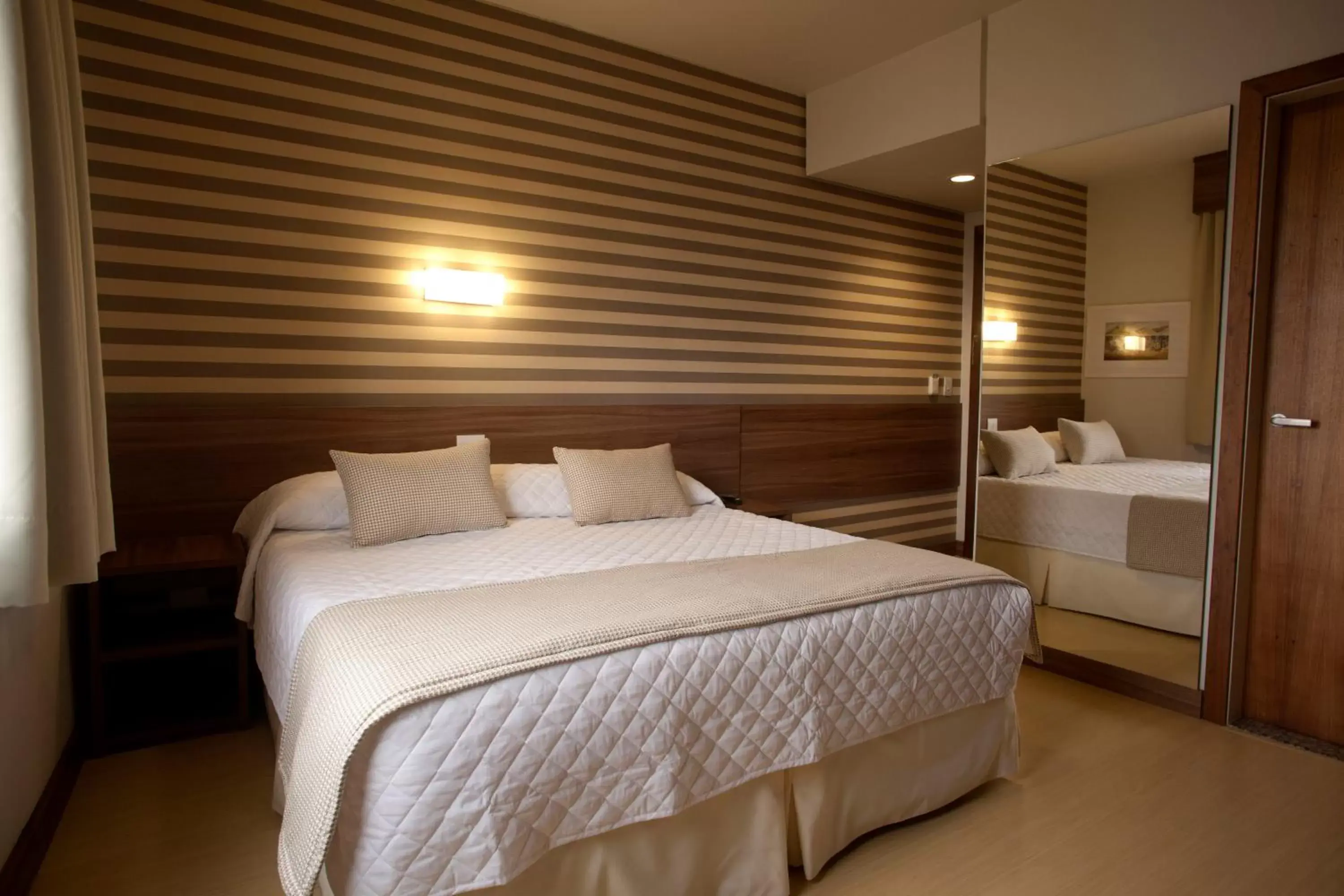 Photo of the whole room, Bed in Hotel Continental Business - 200 metros do Complexo Hospitalar Santa Casa