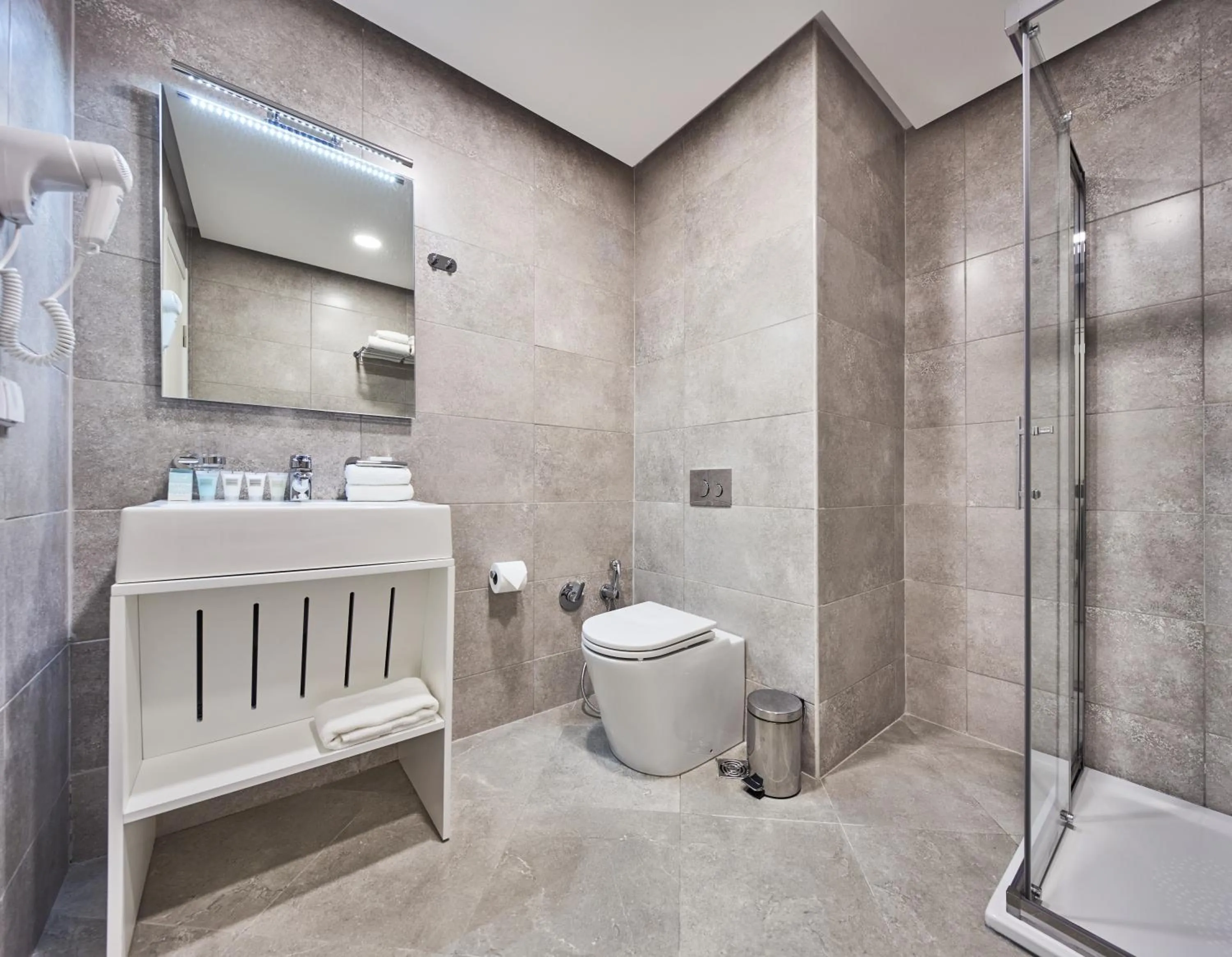 Bathroom in Gallery Palace Hotel