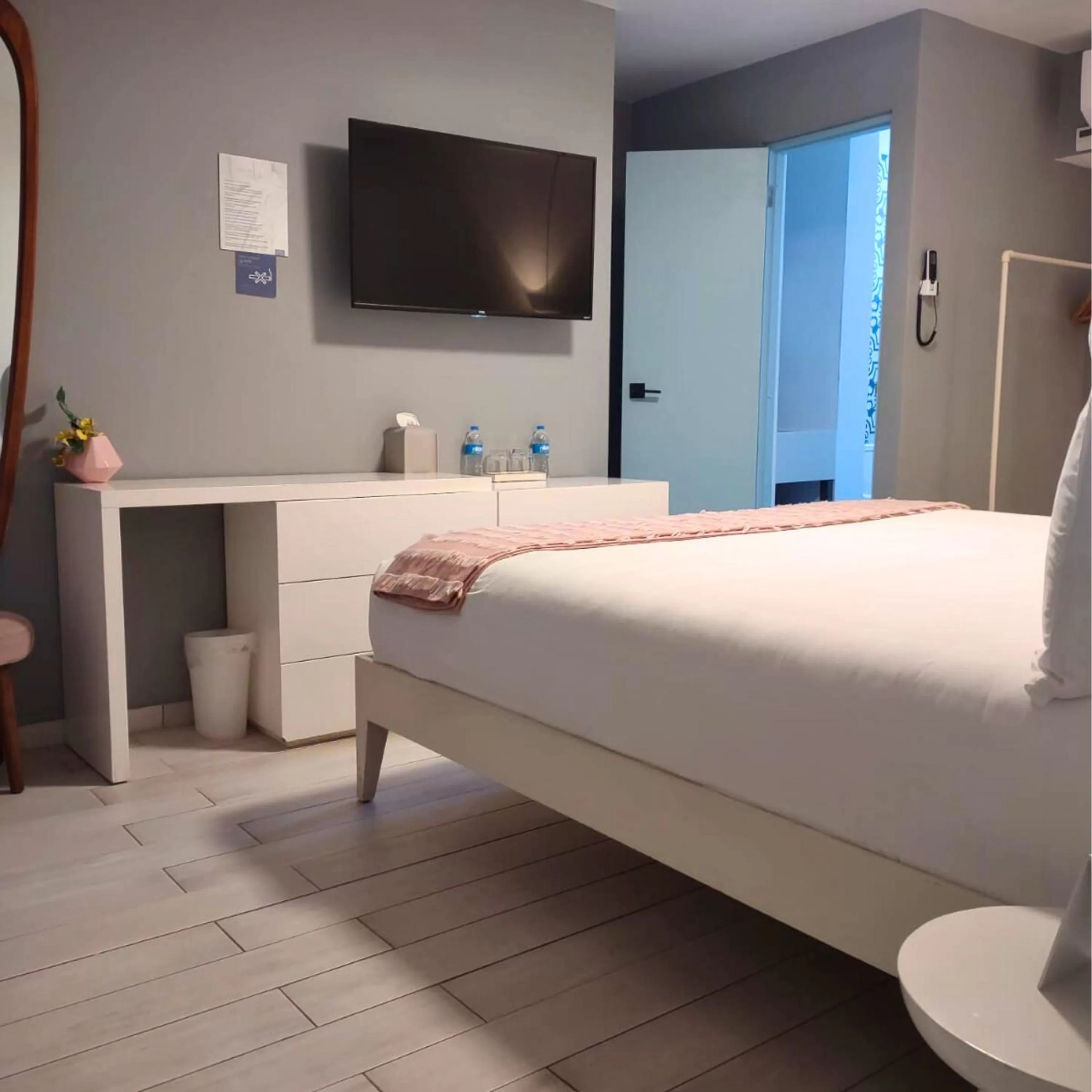 Bed in Trópica Beach Hotel