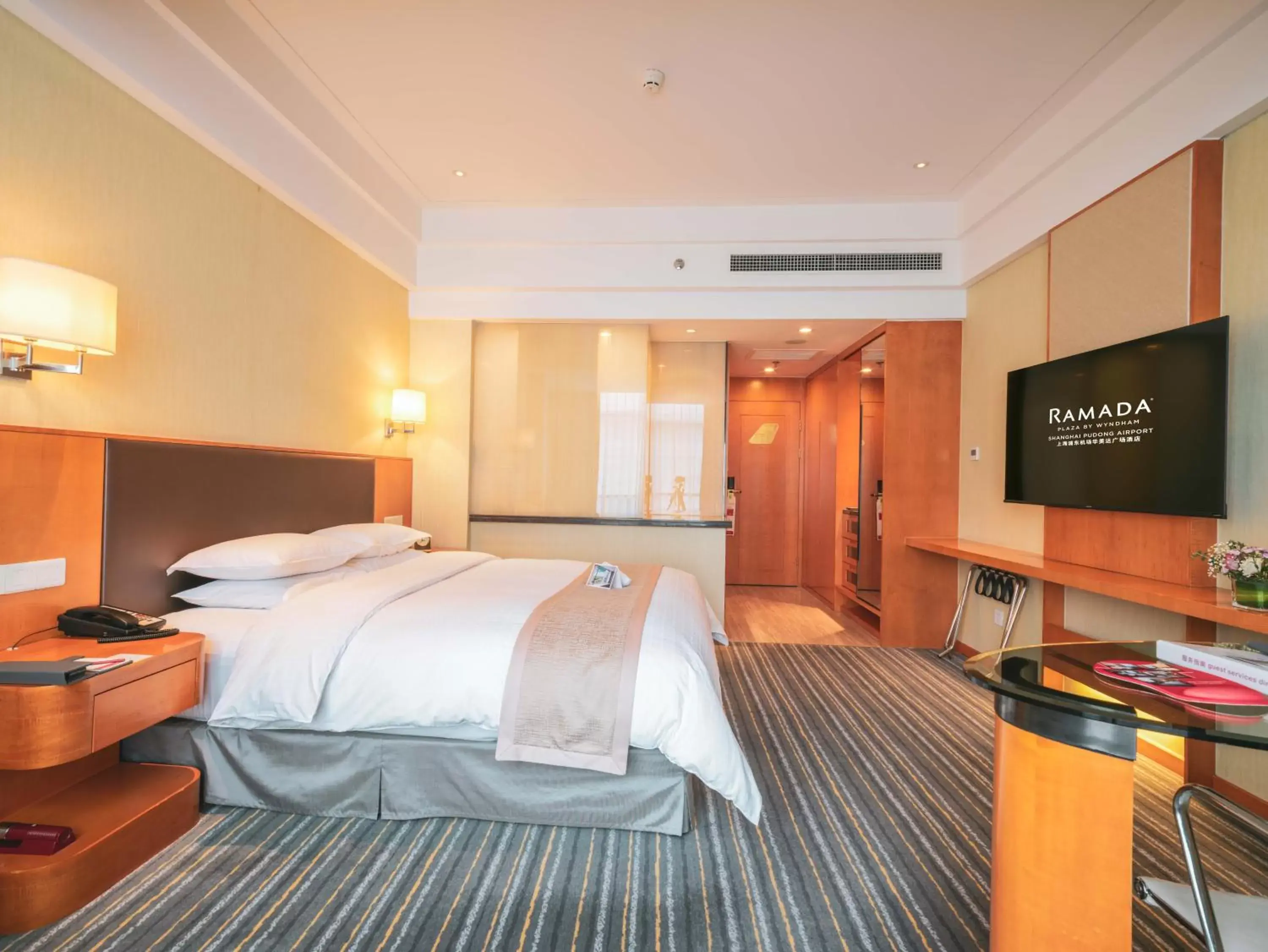 Bed in Ramada Plaza Shanghai Pudong Airport - A journey starts at the PVG Airport