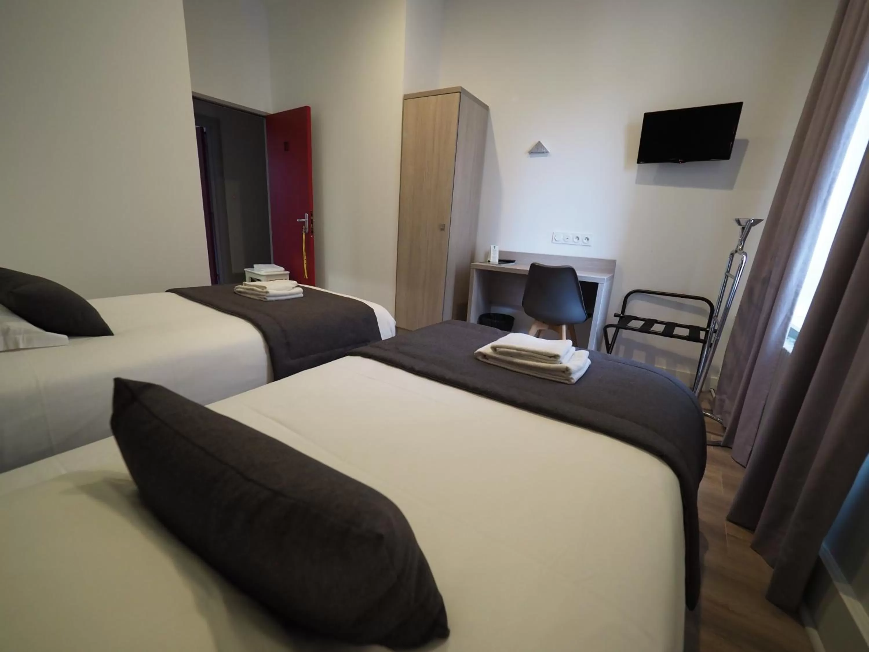 Photo of the whole room, Bed in Hôtel Le Biarritz - Vichy