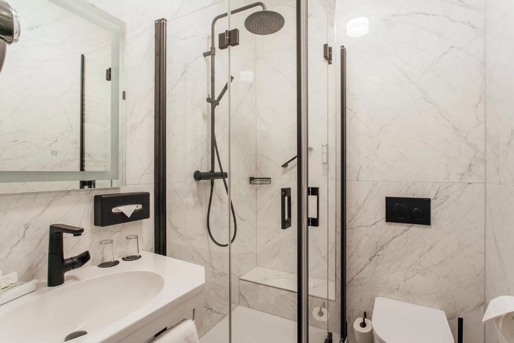 Toilet in Strandhotel Hohenzollern