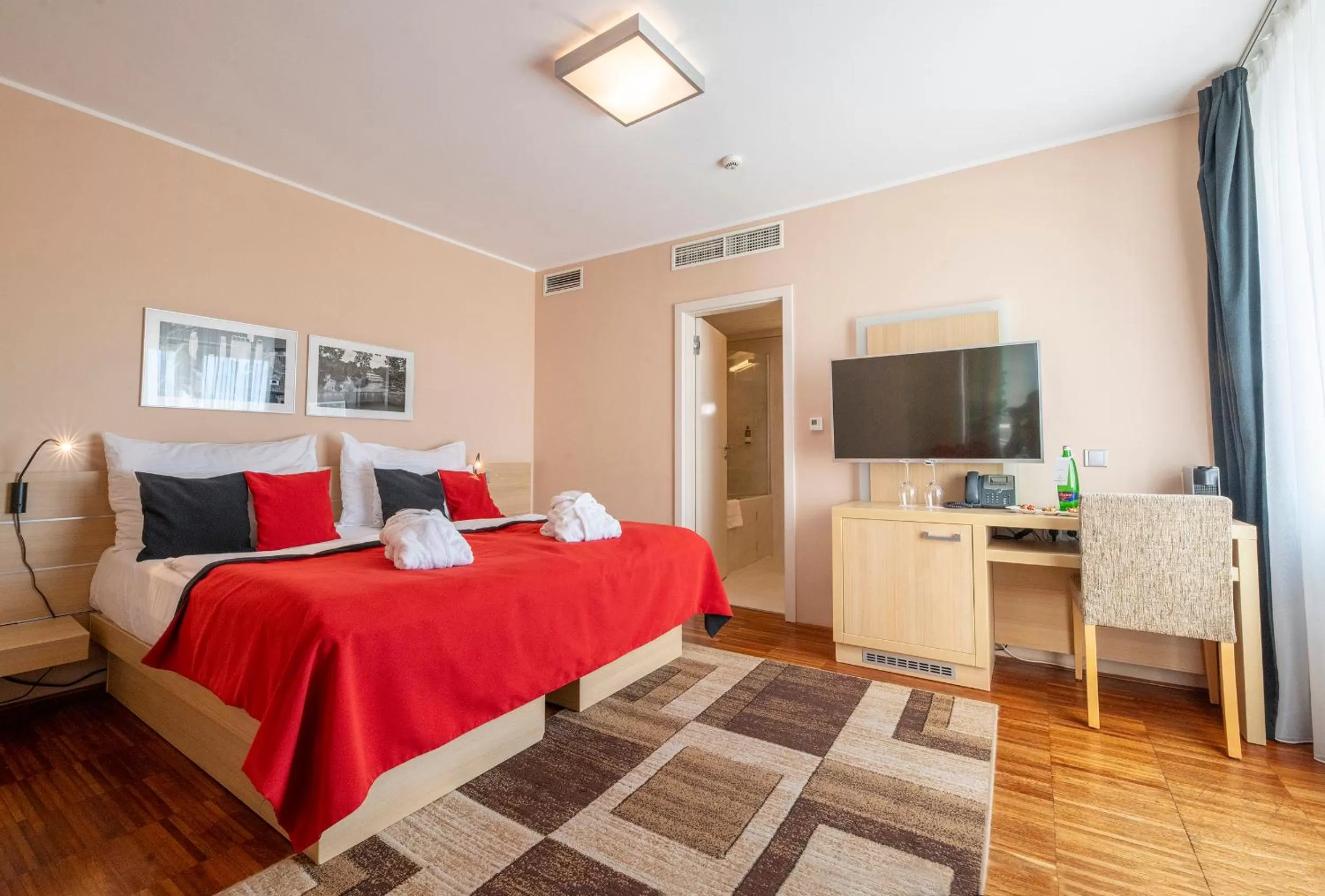 Bedroom, Bed in Amarilis