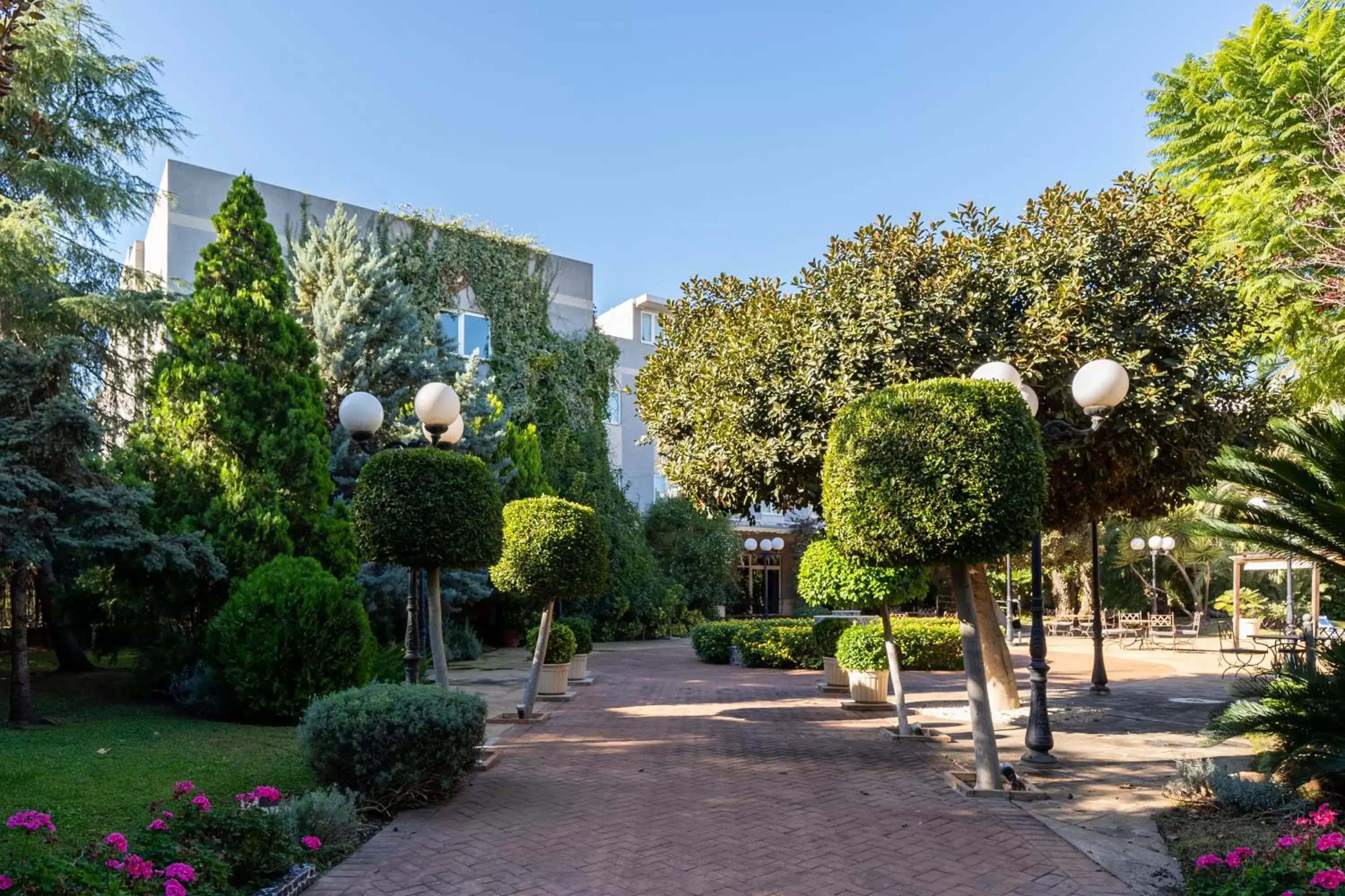 Garden in Hotel Checkin Valencia Ciscar