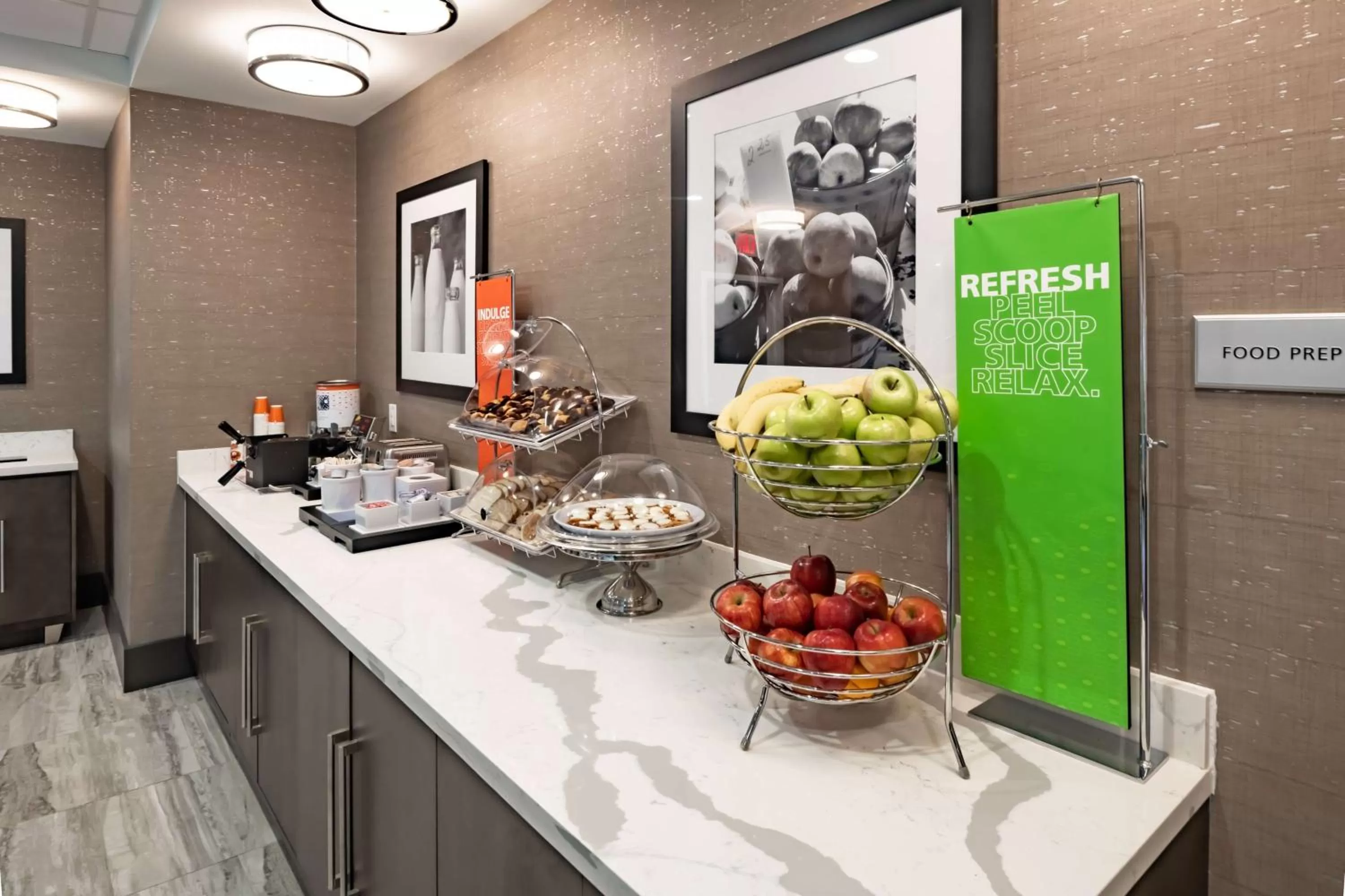 Breakfast in Hampton Inn & Suites Dallas/Plano Central