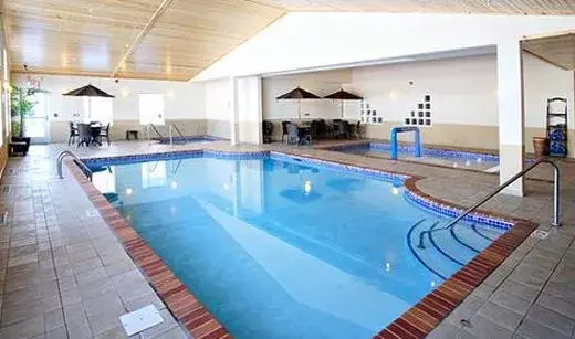 Swimming Pool in GrandStay Residential Suites Hotel Faribault