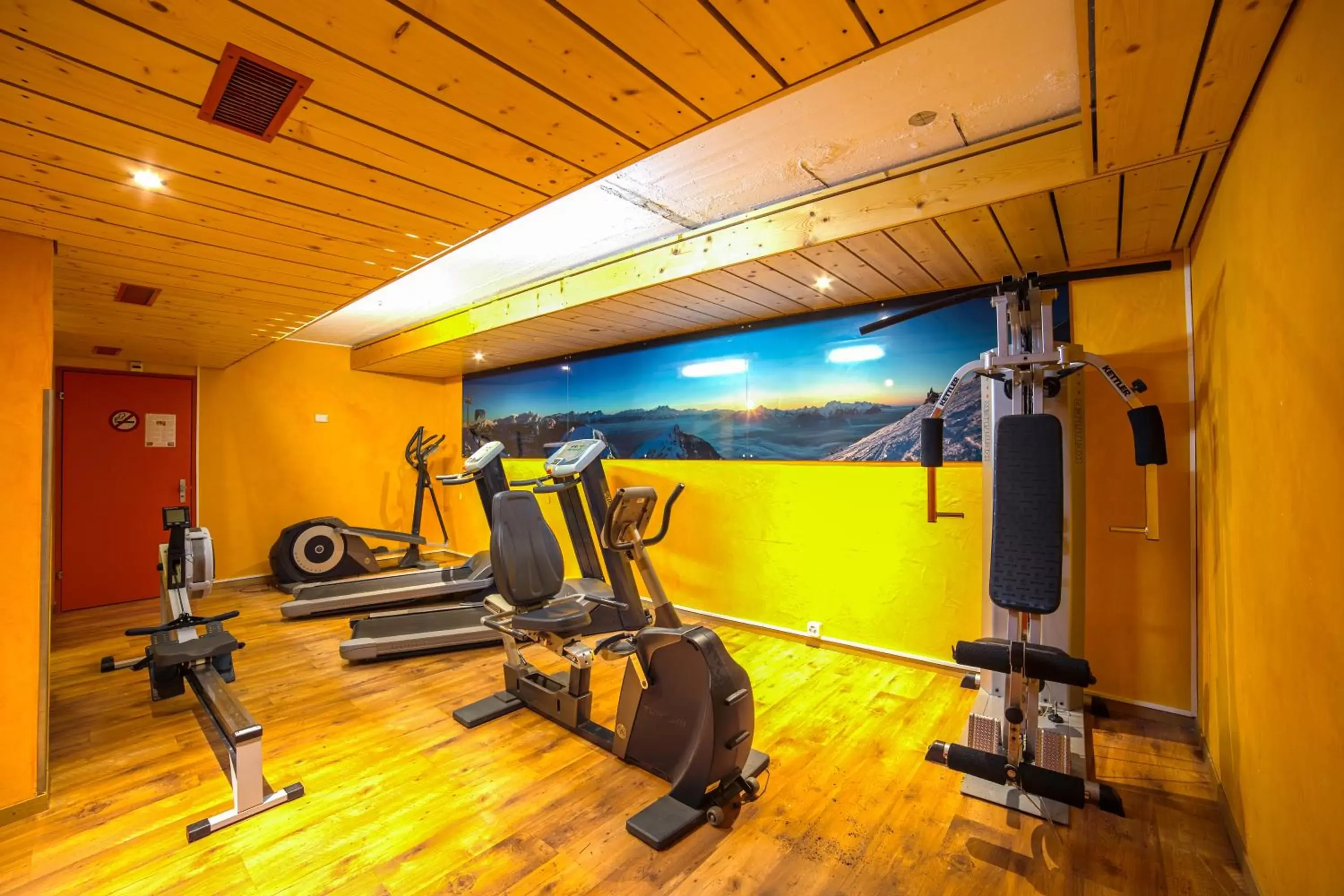Fitness centre/facilities, Fitness Center/Facilities in Hotel Central Résidence