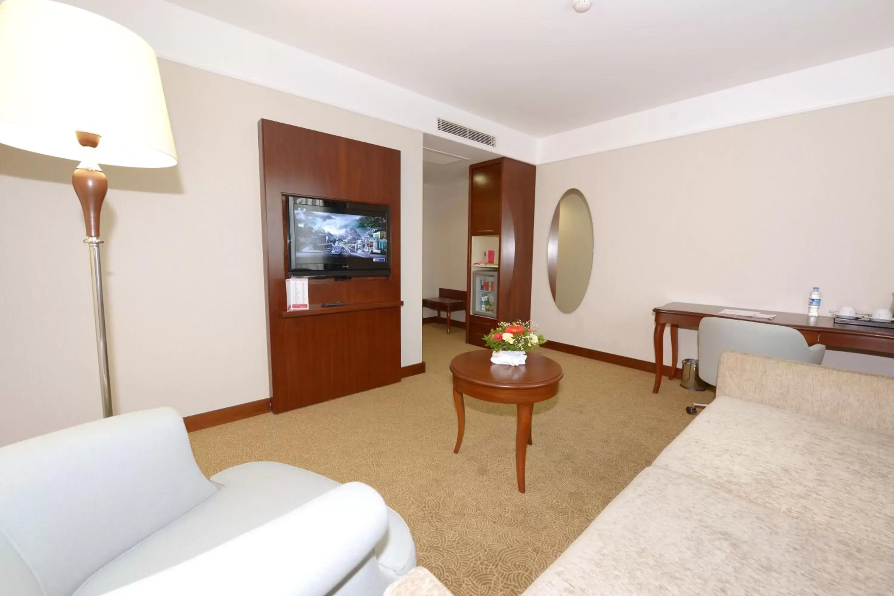 Bedroom, Seating Area in Ramada Plaza Altin Kayisi Hotel