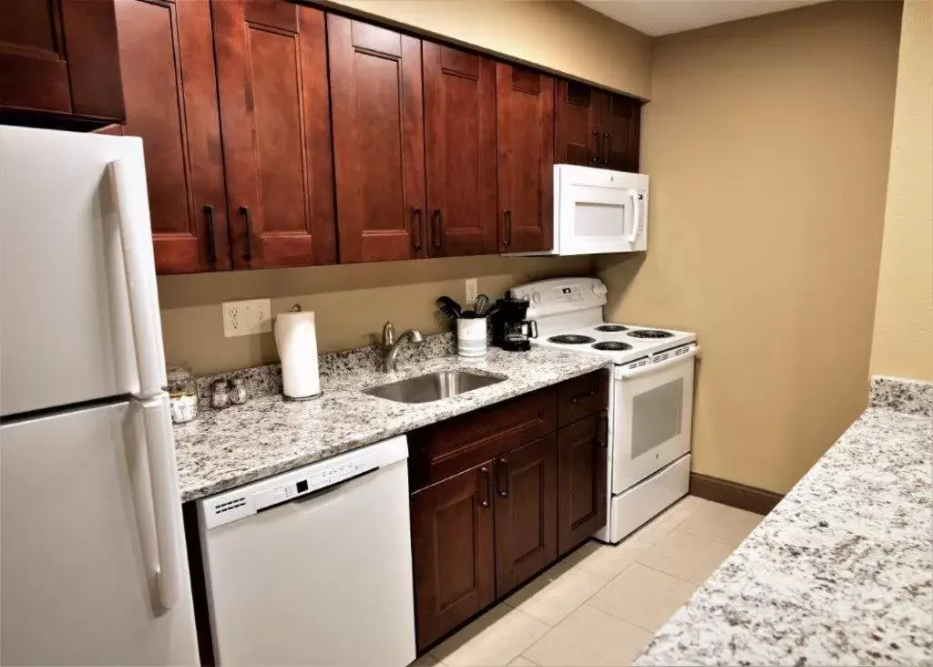 Kitchen/Kitchenette in Annabell Gardens