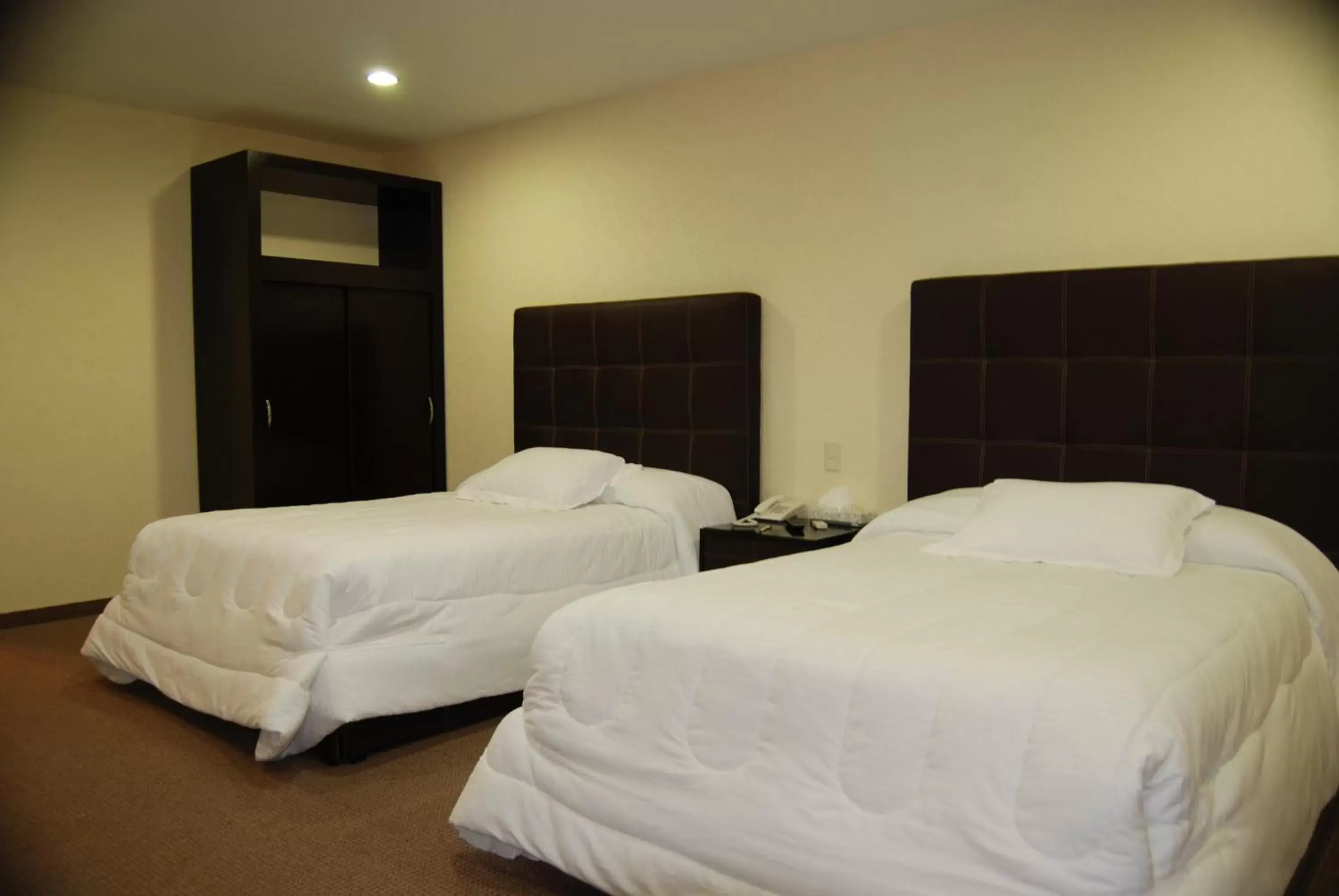 Photo of the whole room, Bed in Wyndham Garden Aguascalientes Hotel & Casino