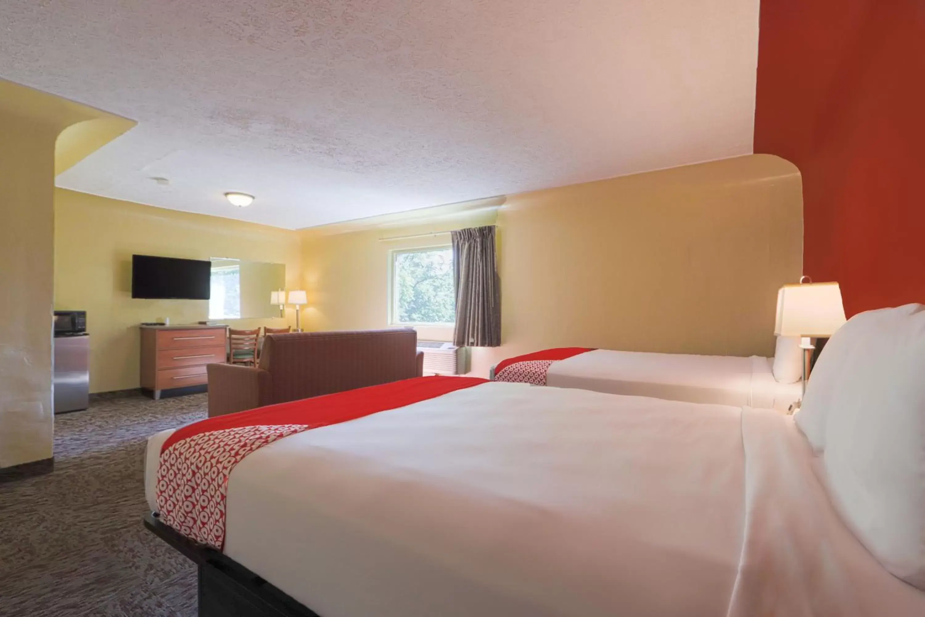 Bedroom, Bed in OYO Hotel North Lima OH - Boardman