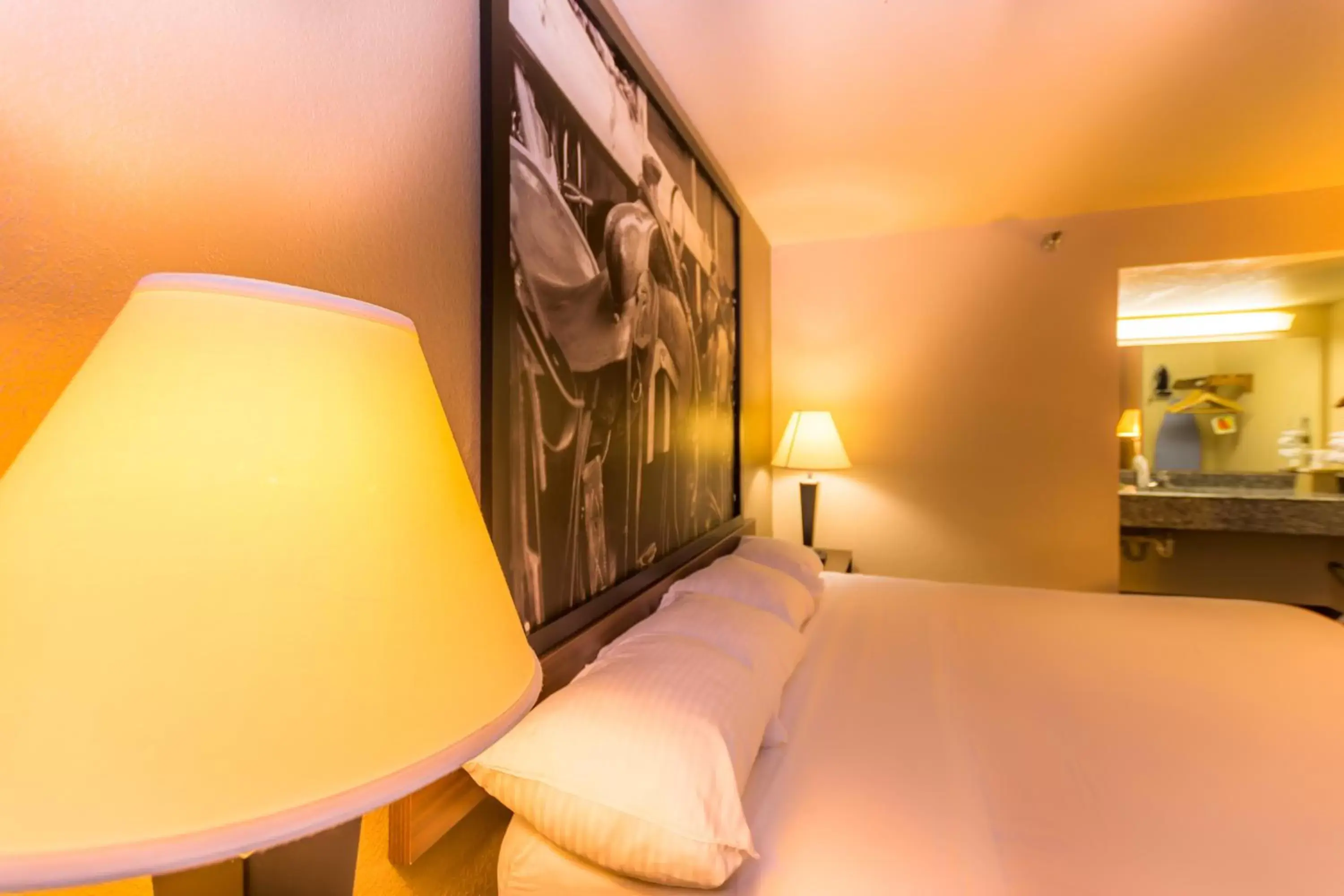 King Room -Smoking in Super 8 by Wyndham Oklahoma Airport Fairgrounds West King Room -Smoking in Super 8 by Wyndham Oklahoma Airport Fairgrounds West