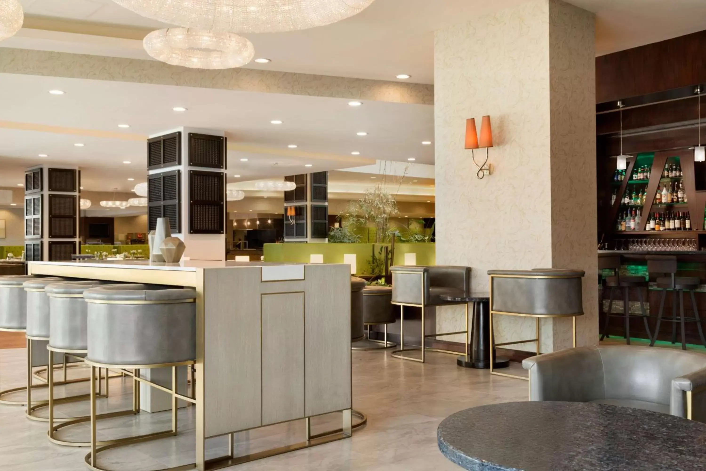 Lobby or reception, Restaurant/Places to Eat in Embassy Suites Los Angeles Glendale
