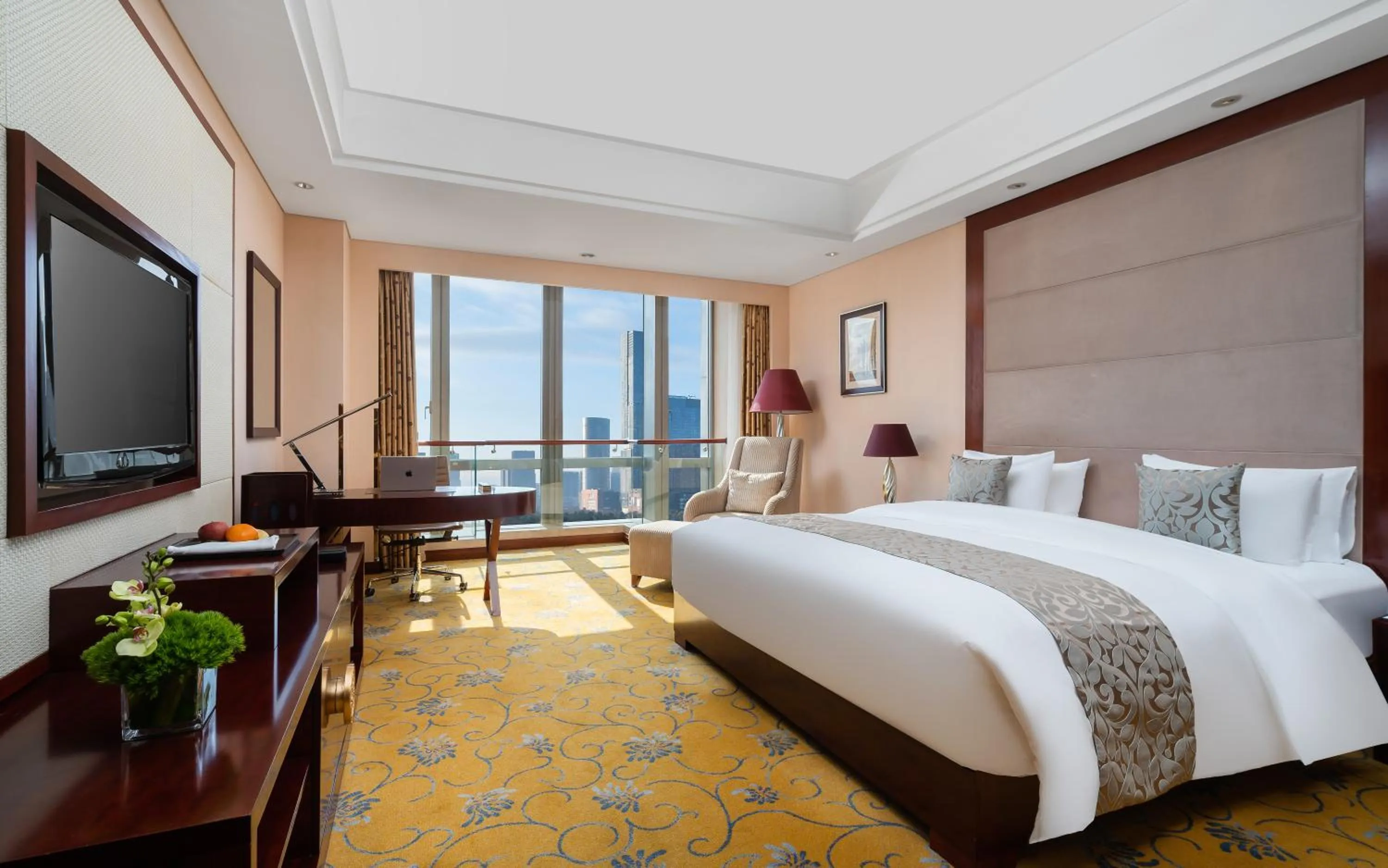 Photo of the whole room, Bed in Howard Johnson Tropical Garden Plaza Kunming