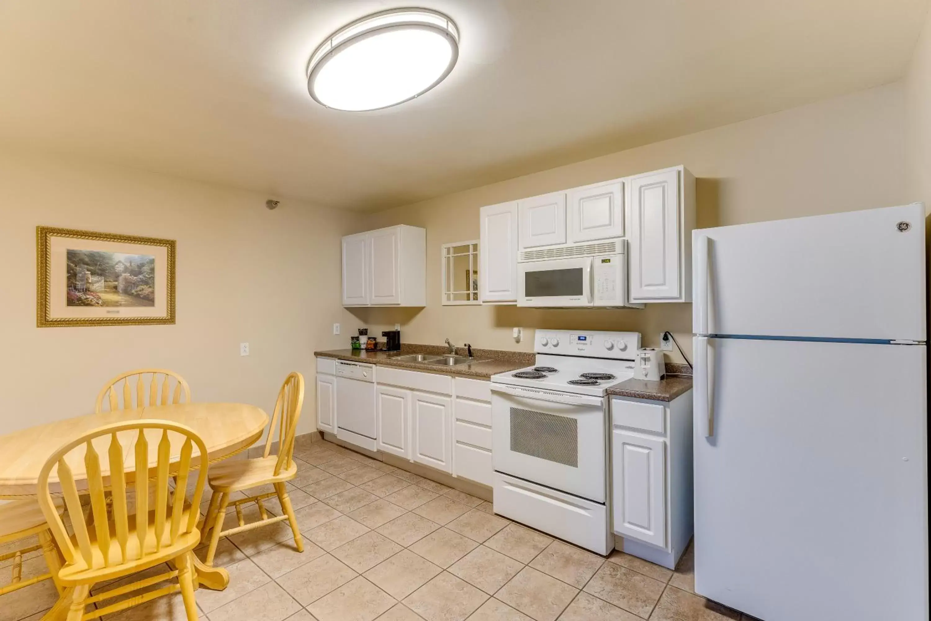 Kitchen or kitchenette, Kitchen/Kitchenette in Best Western Lakewinds