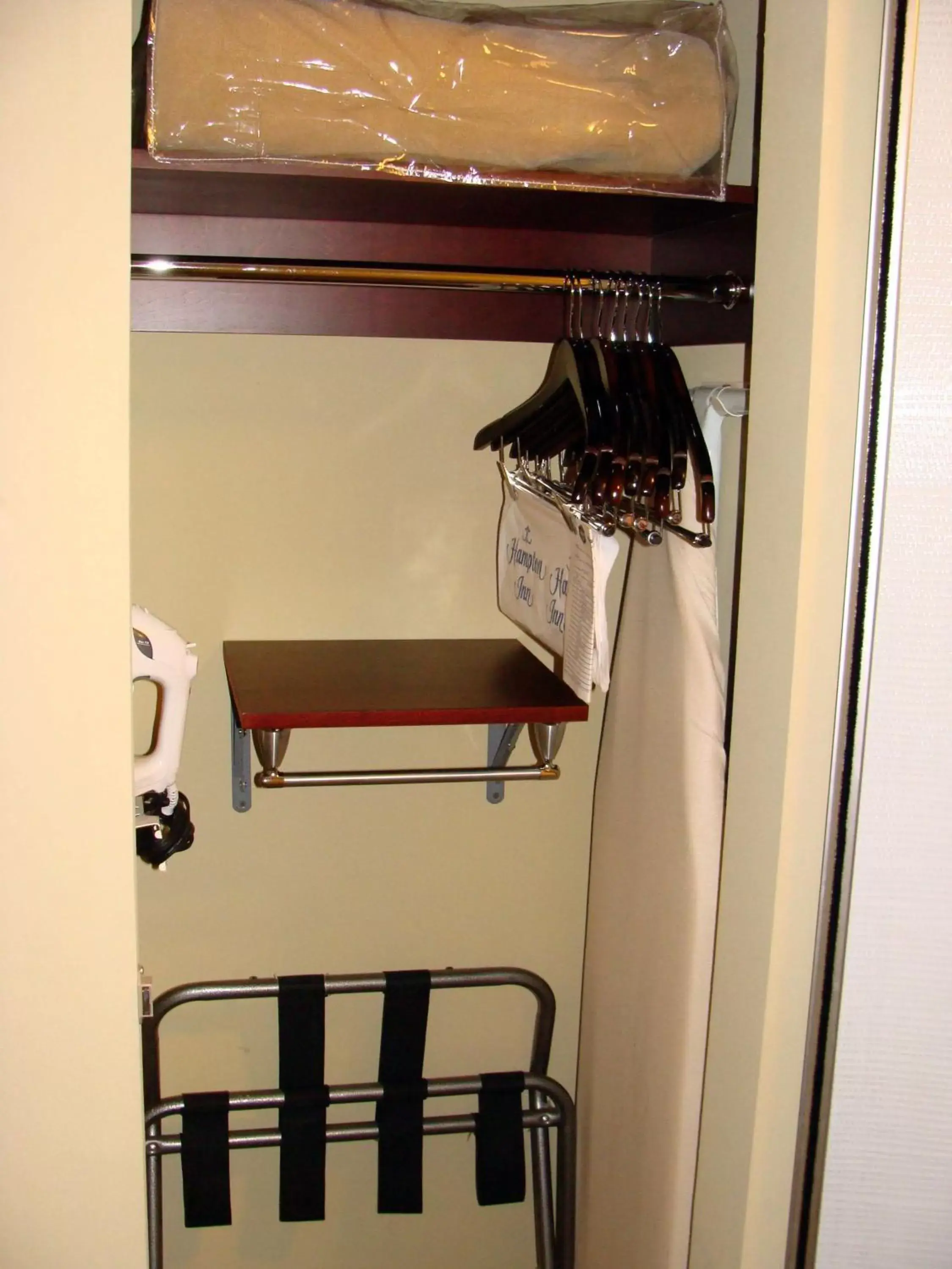 Photo of the whole room in Hampton Inn Calera Photo of the whole room in Hampton Inn Calera