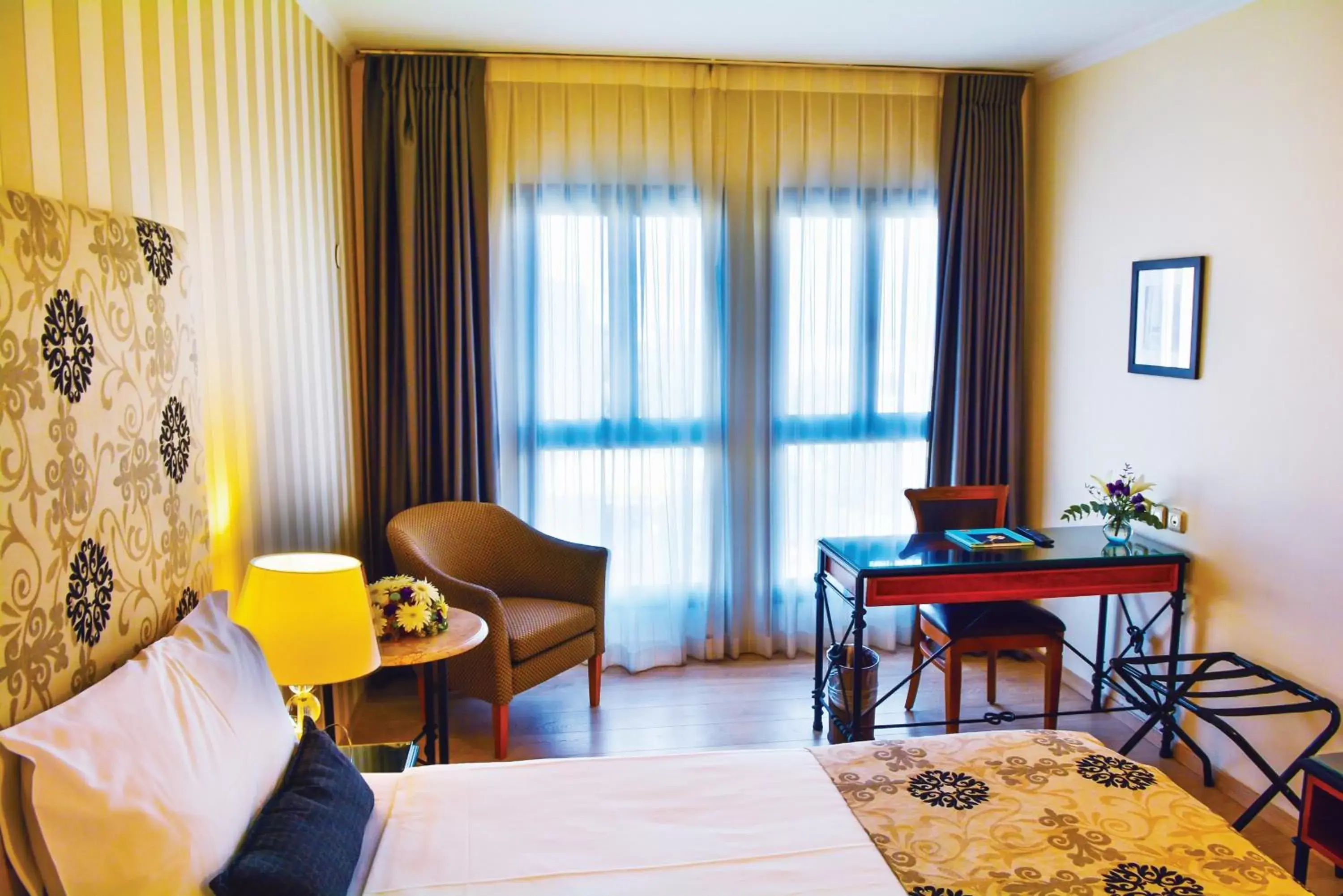 Bedroom, Seating Area in Eldan Hotel