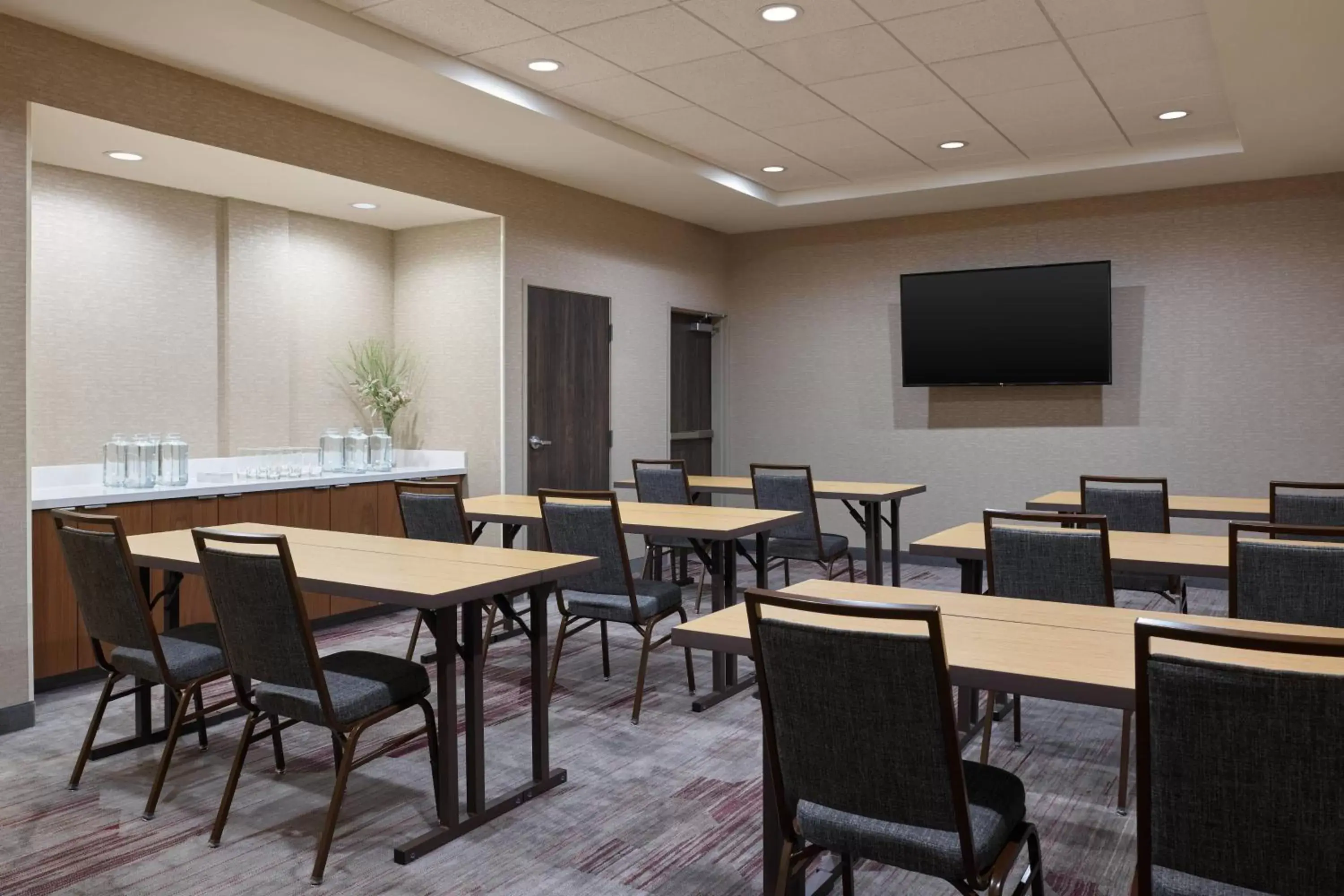 Meeting/conference room, Restaurant/Places to Eat in Courtyard Denver Aurora