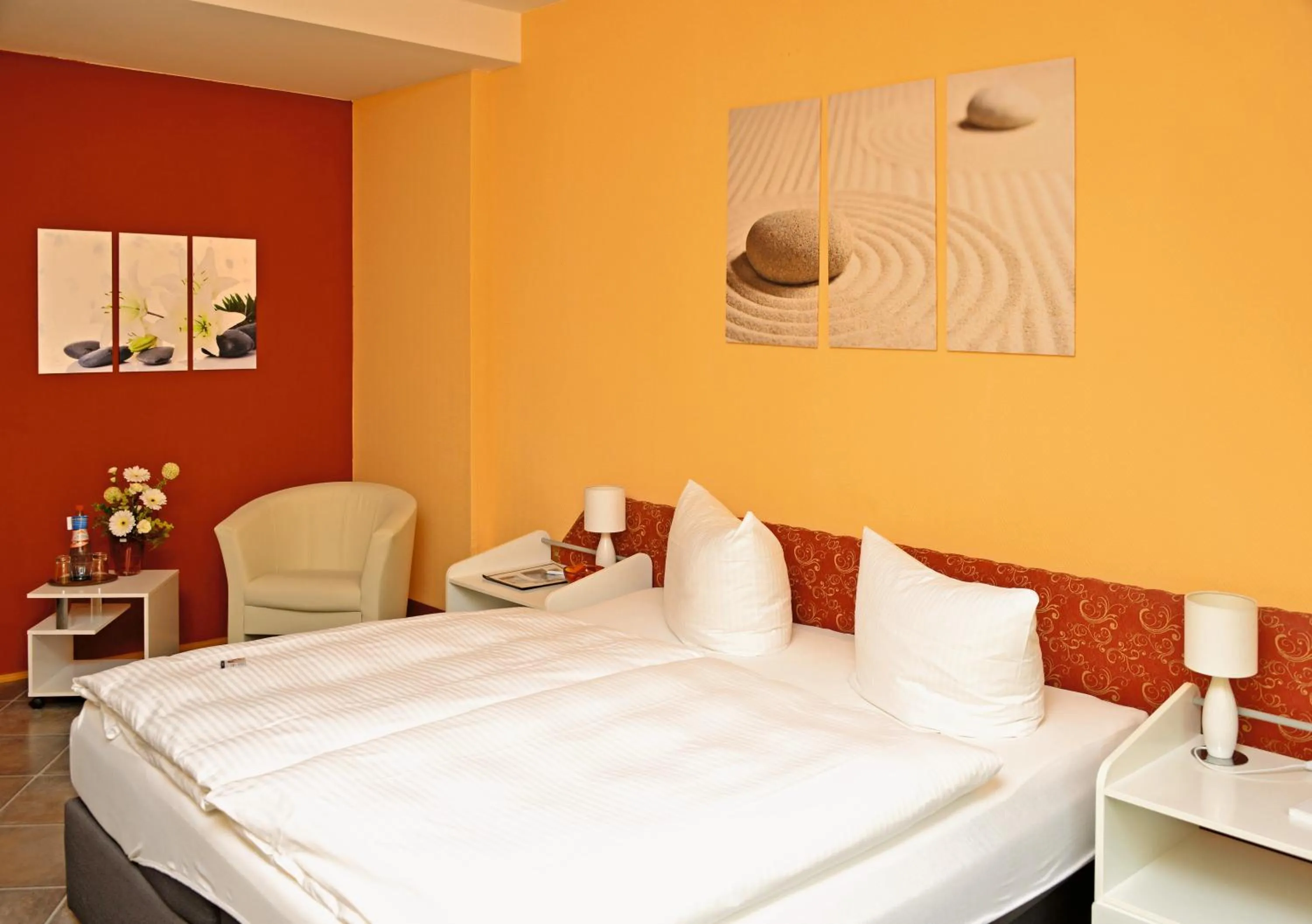 Photo of the whole room, Bed in Hotel Kaiserhof