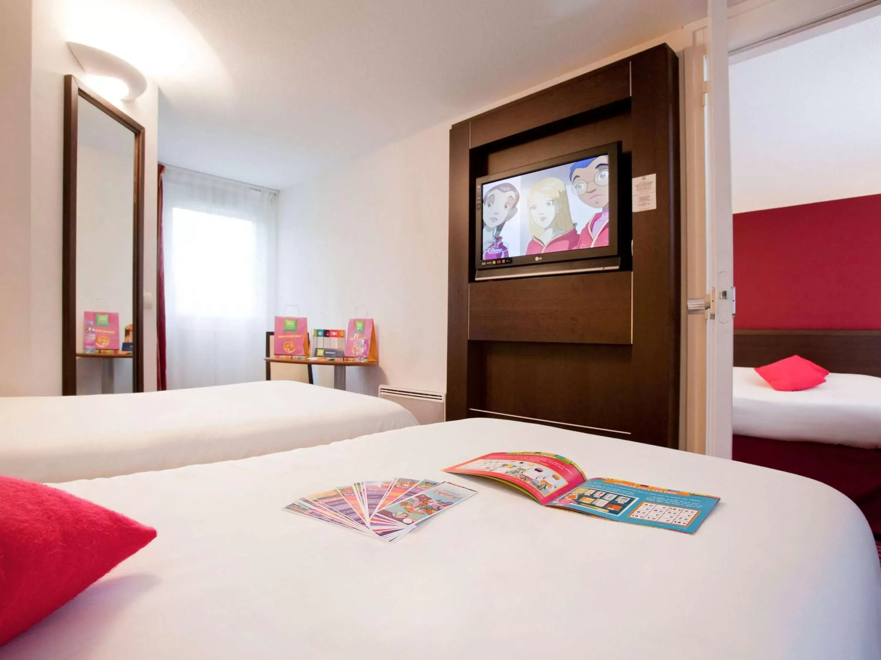 Photo of the whole room, Bed in ibis Styles Belfort Centre