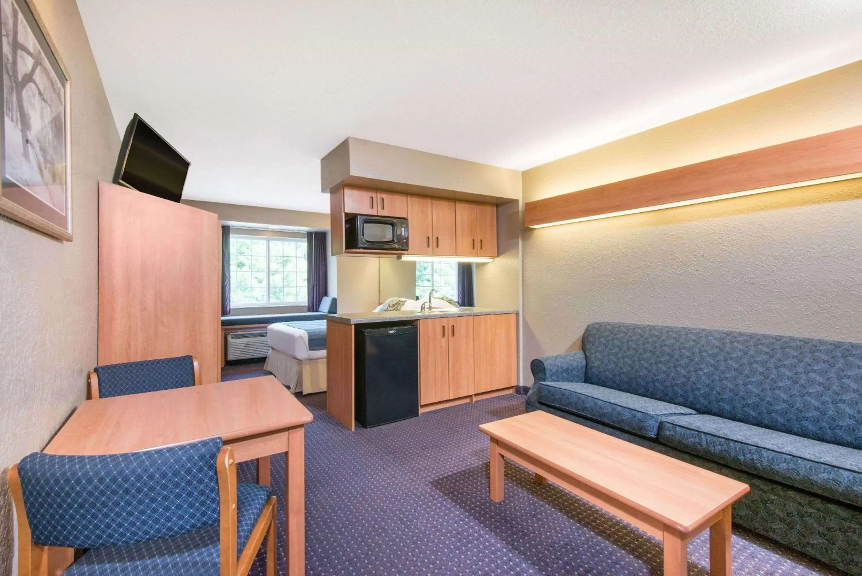 Photo of the whole room, Seating Area in Microtel Inn & Suites by Wyndham Hazelton/Bruceton Mills