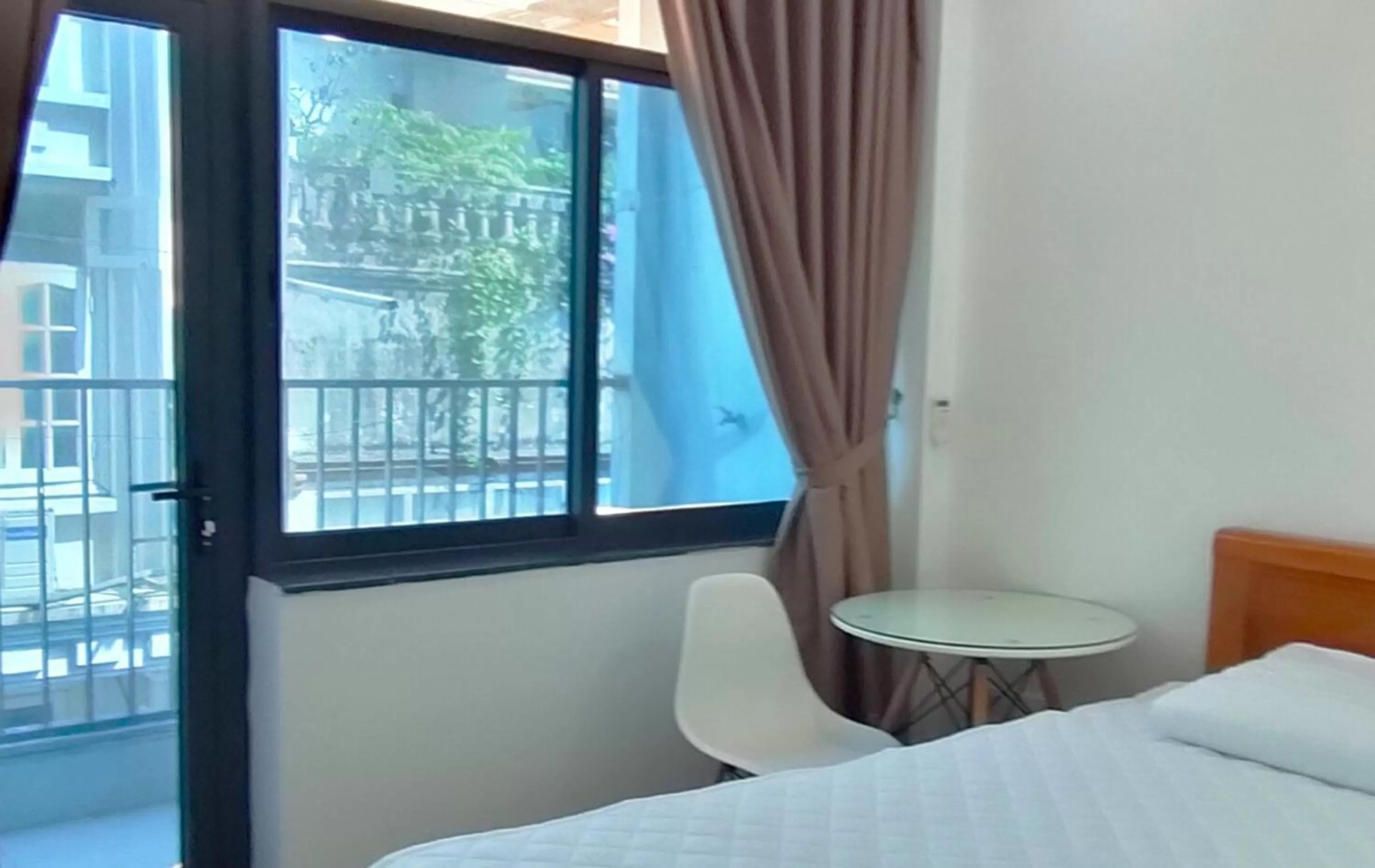 Bed in Era Apartment Đông Các