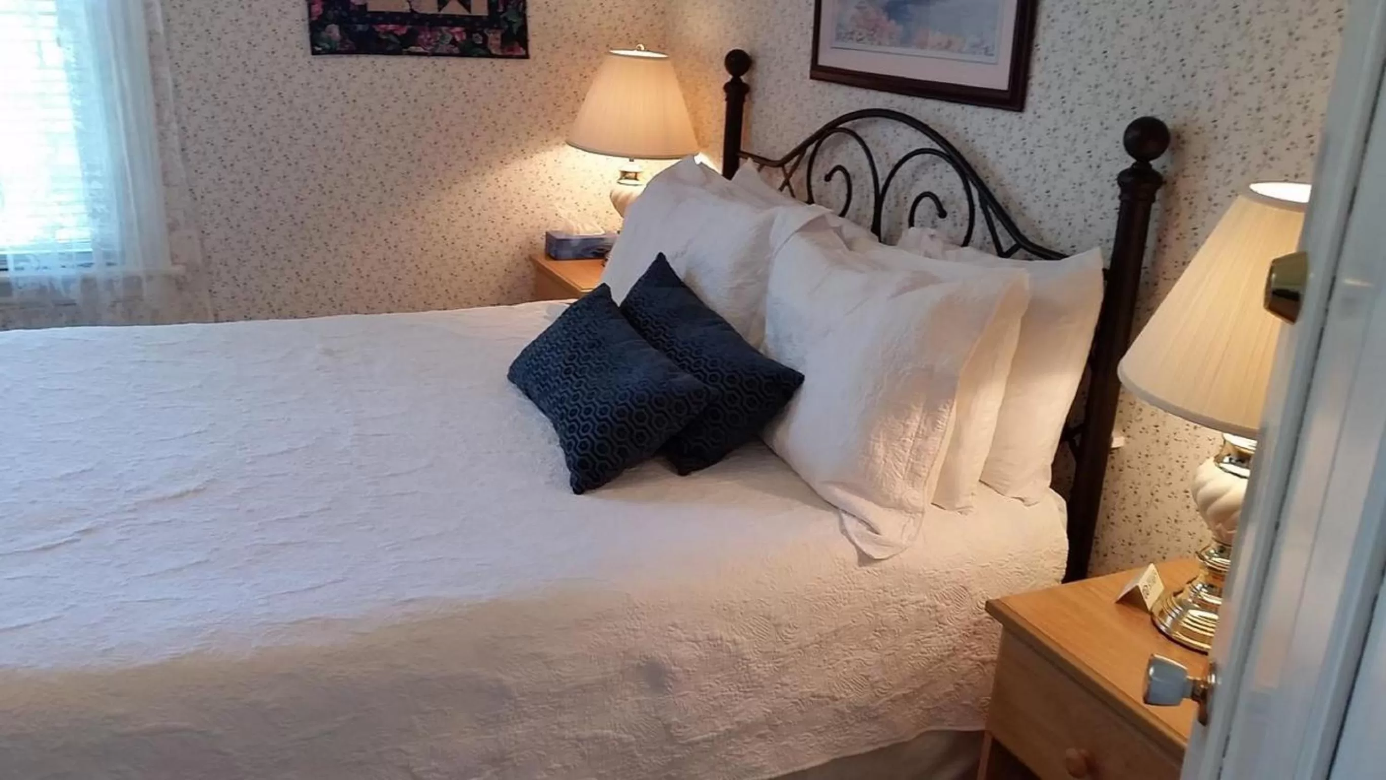 Bed in Bayside Inn