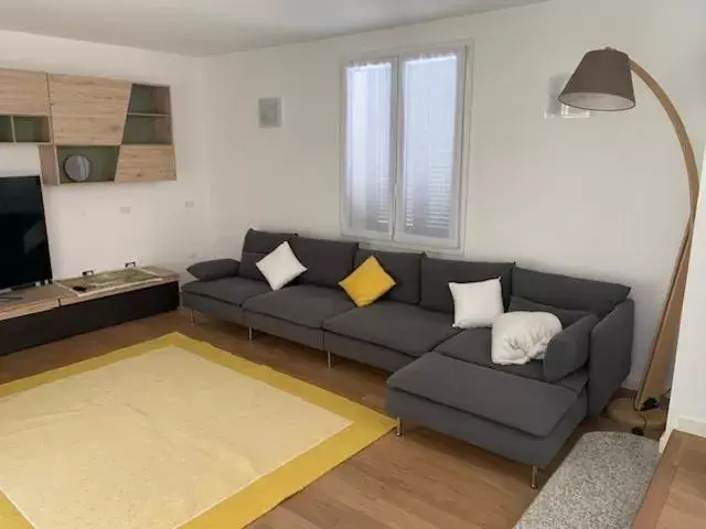 Communal lounge/ TV room, Seating Area in Le Stanze del Brigante