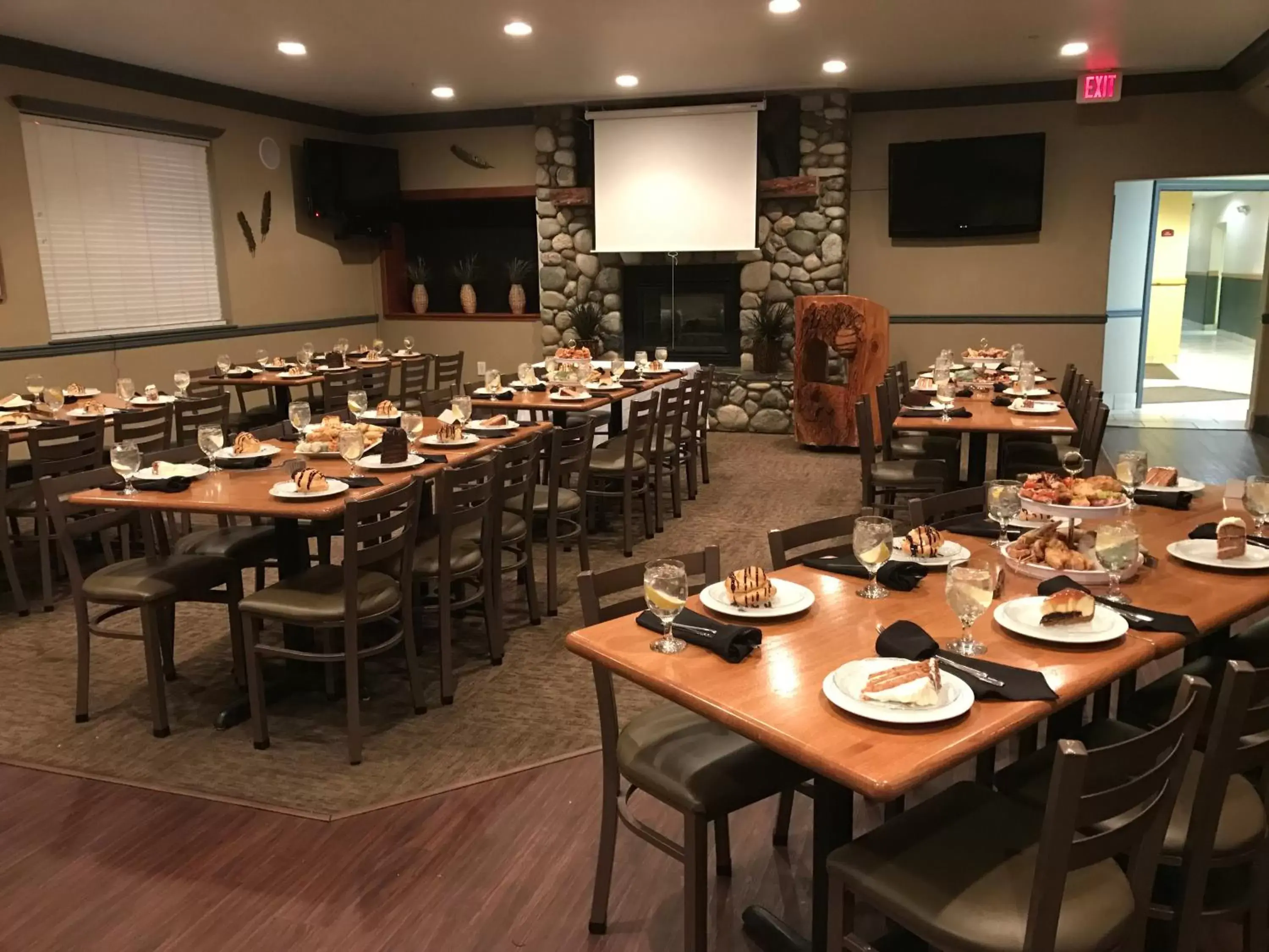 Restaurant/places to eat in Grand View Inn & Suites