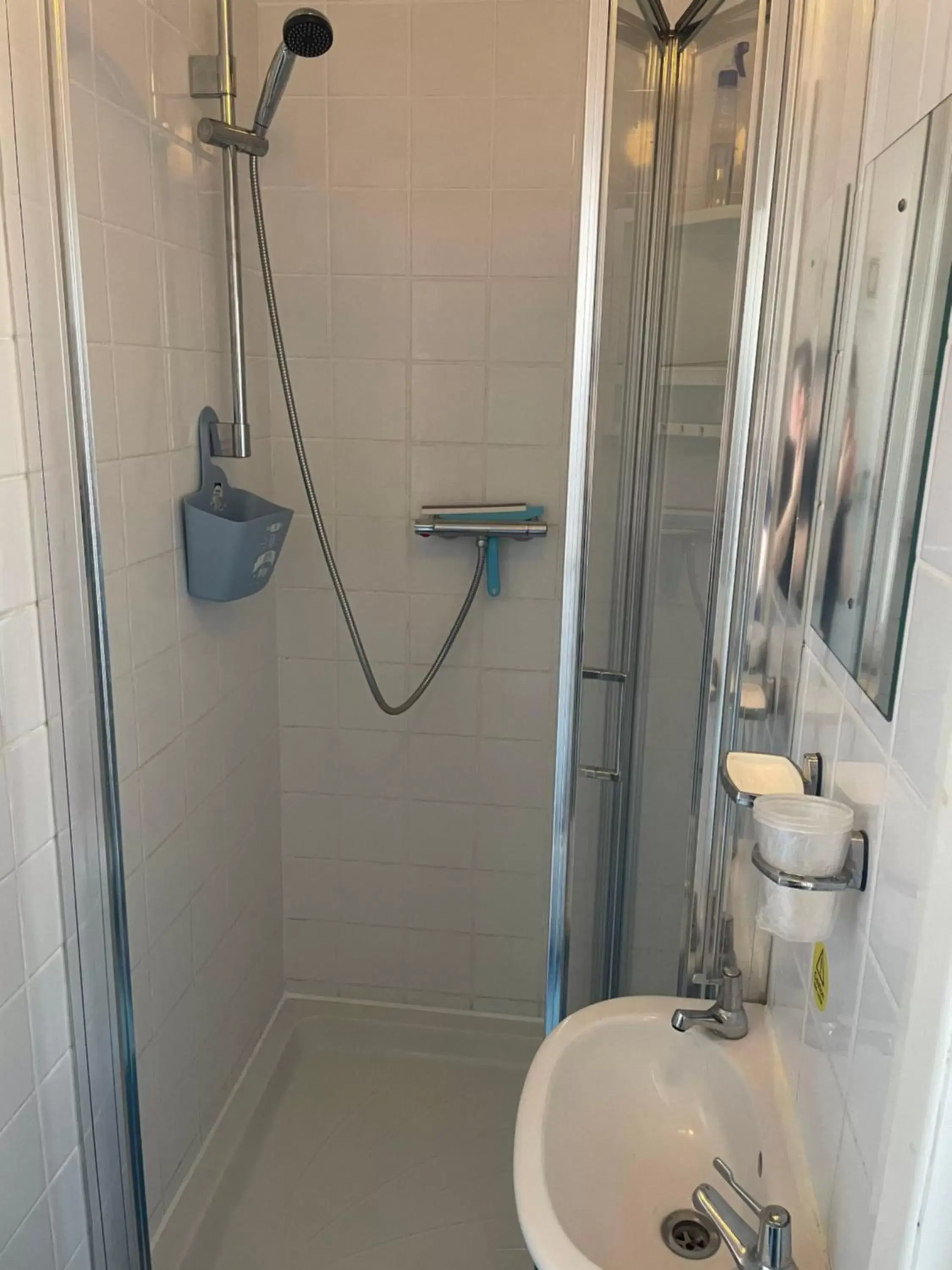 Bathroom in Ivydene Guest House