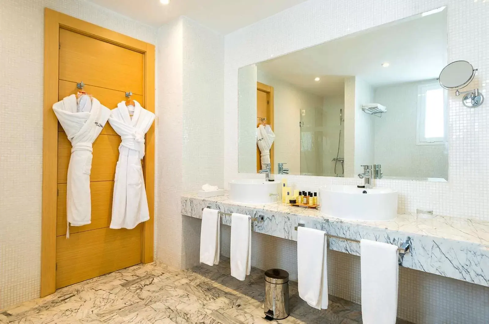 Shower, Bathroom in Hotel Farah Tanger