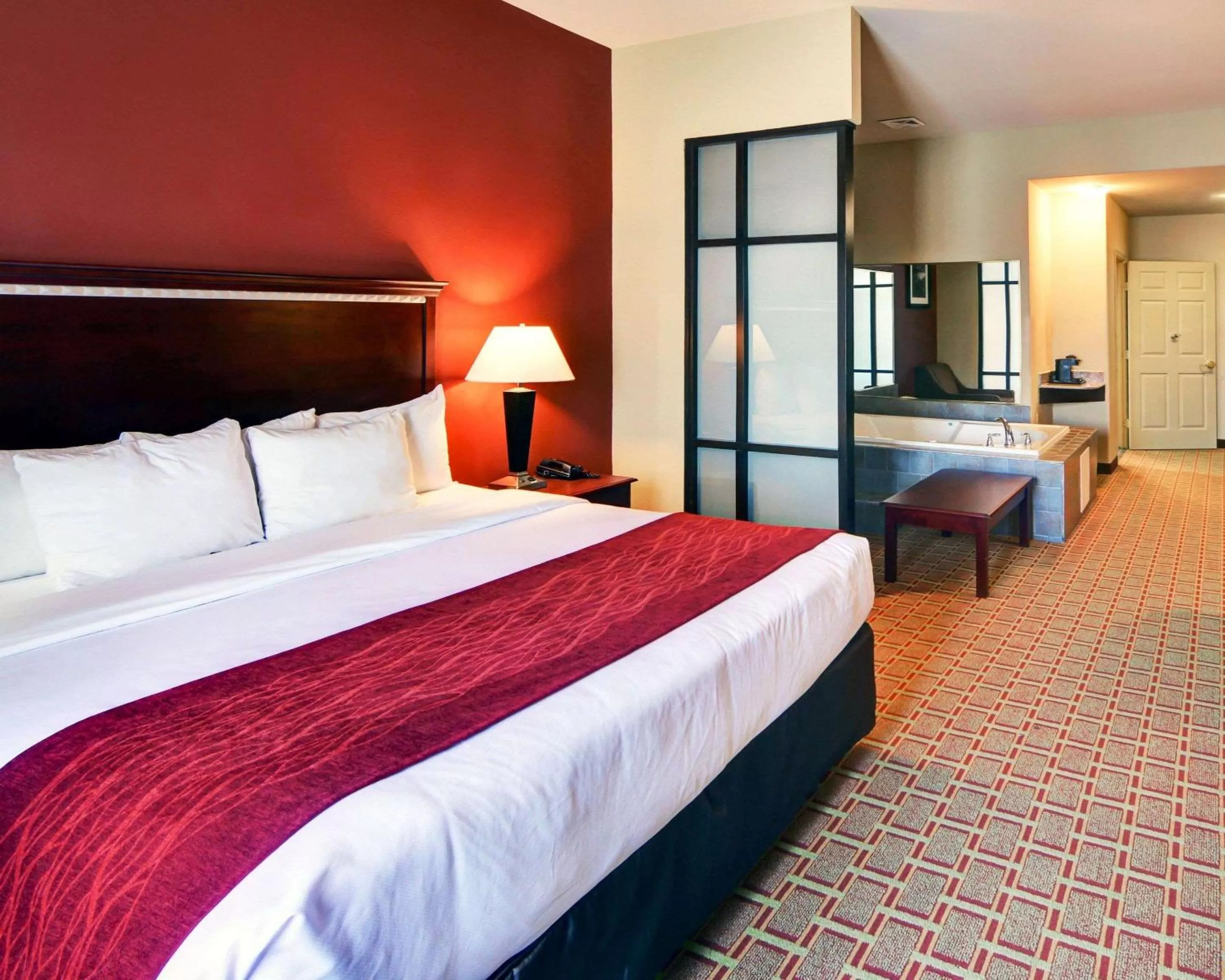 Photo of the whole room, Bed in Comfort Suites Lake Worth