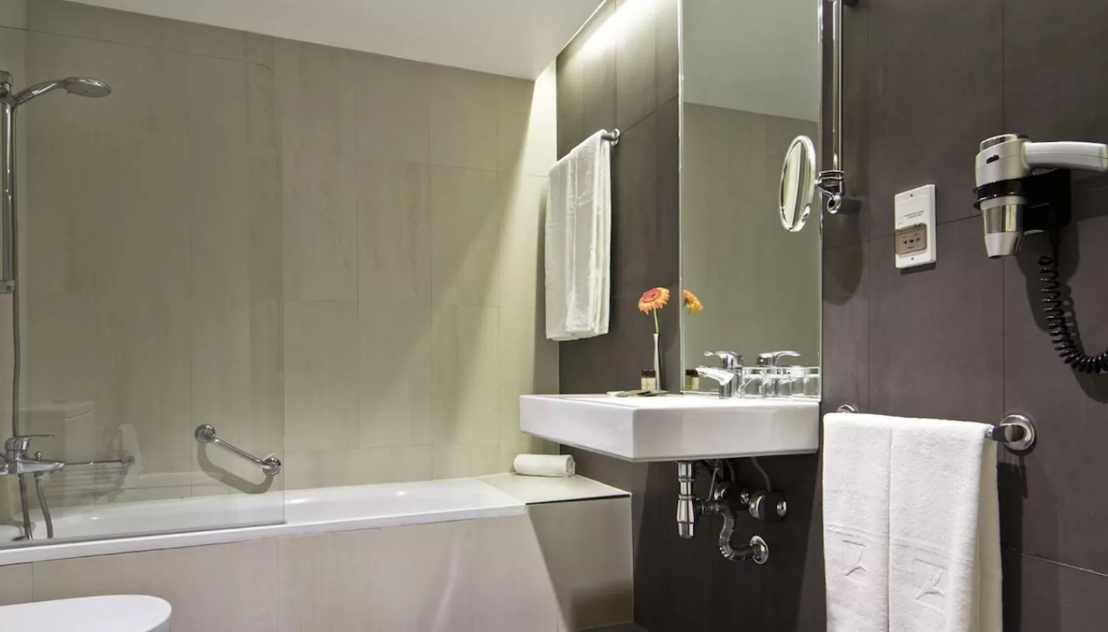 Toilet in SANA Reno Hotel