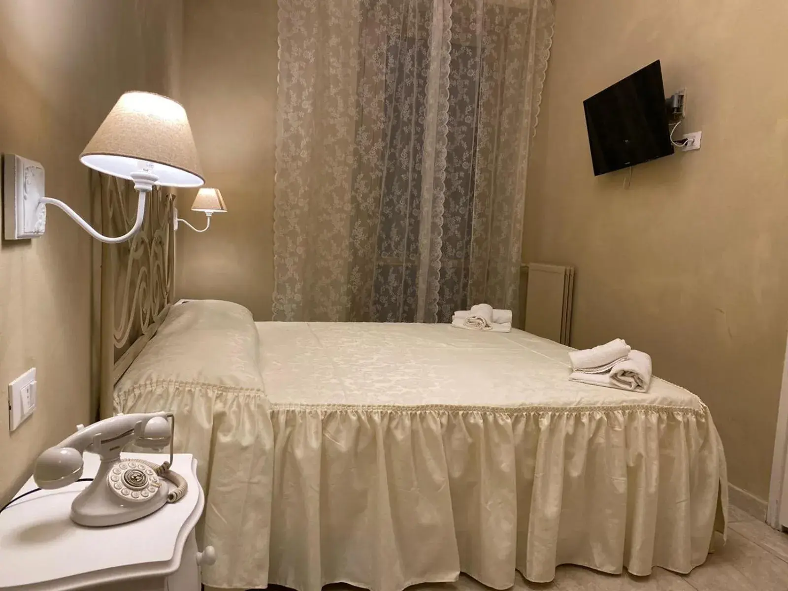 Bed in Boutique Hotel Calais Milano