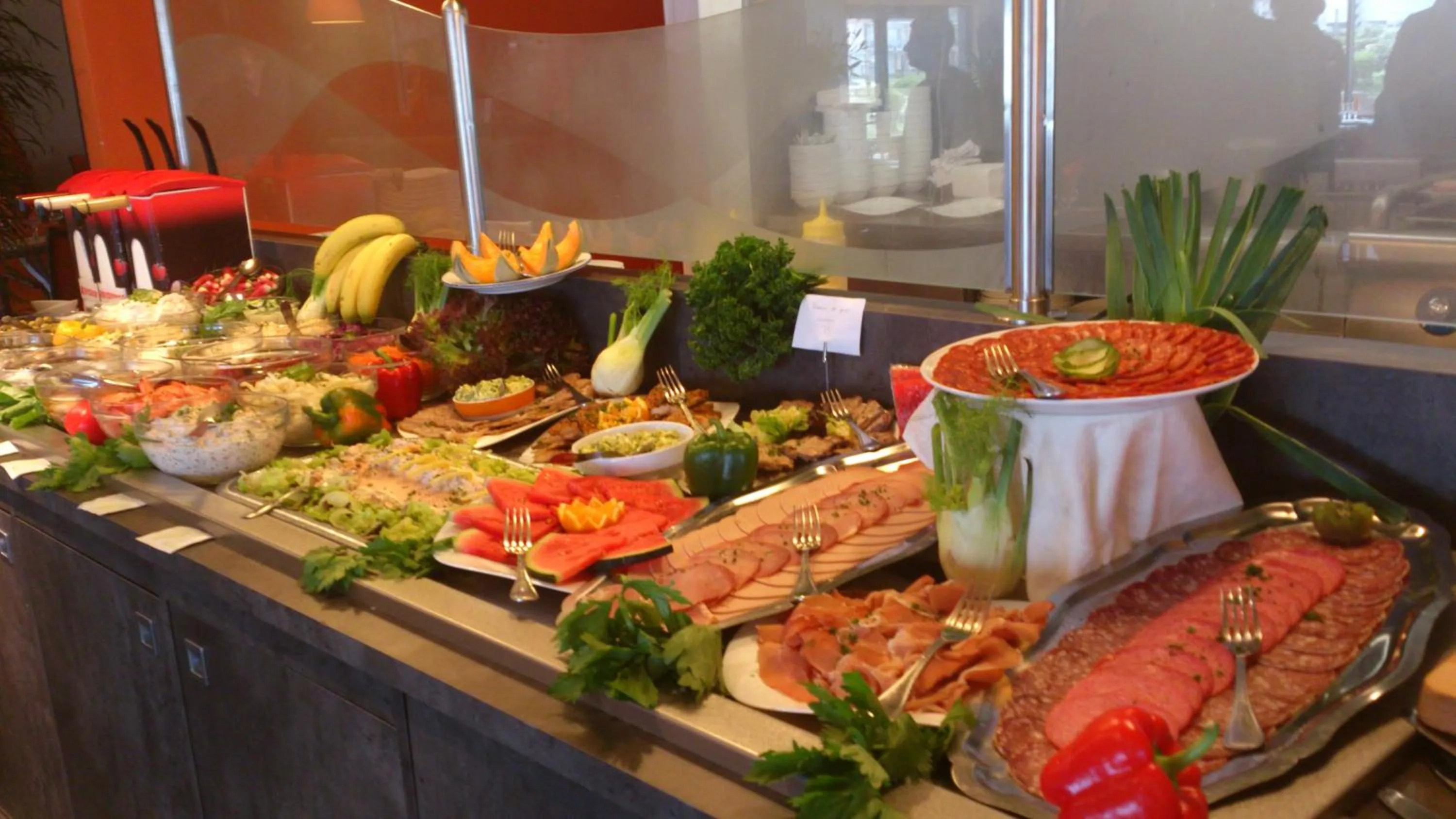 Restaurant/places to eat in Hôtel De La Plage