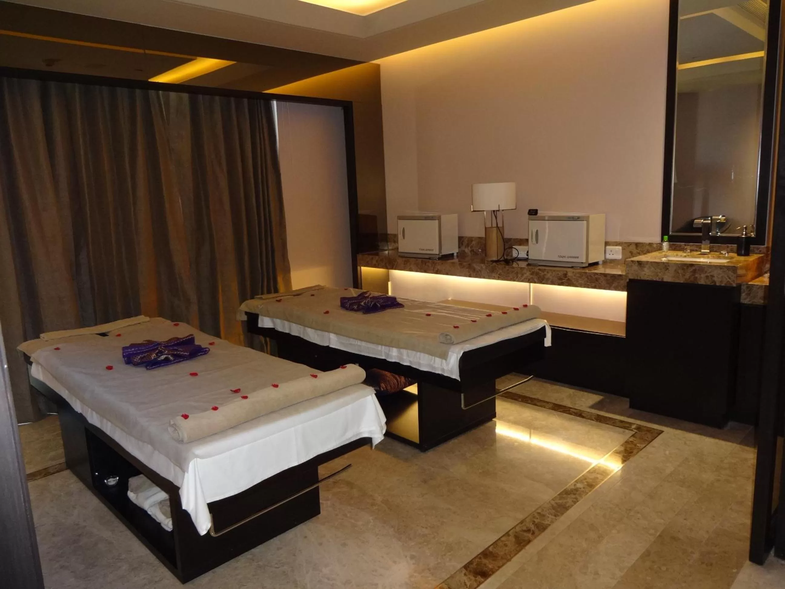 Spa and wellness centre/facilities, Bed in Radisson Blu Coimbatore