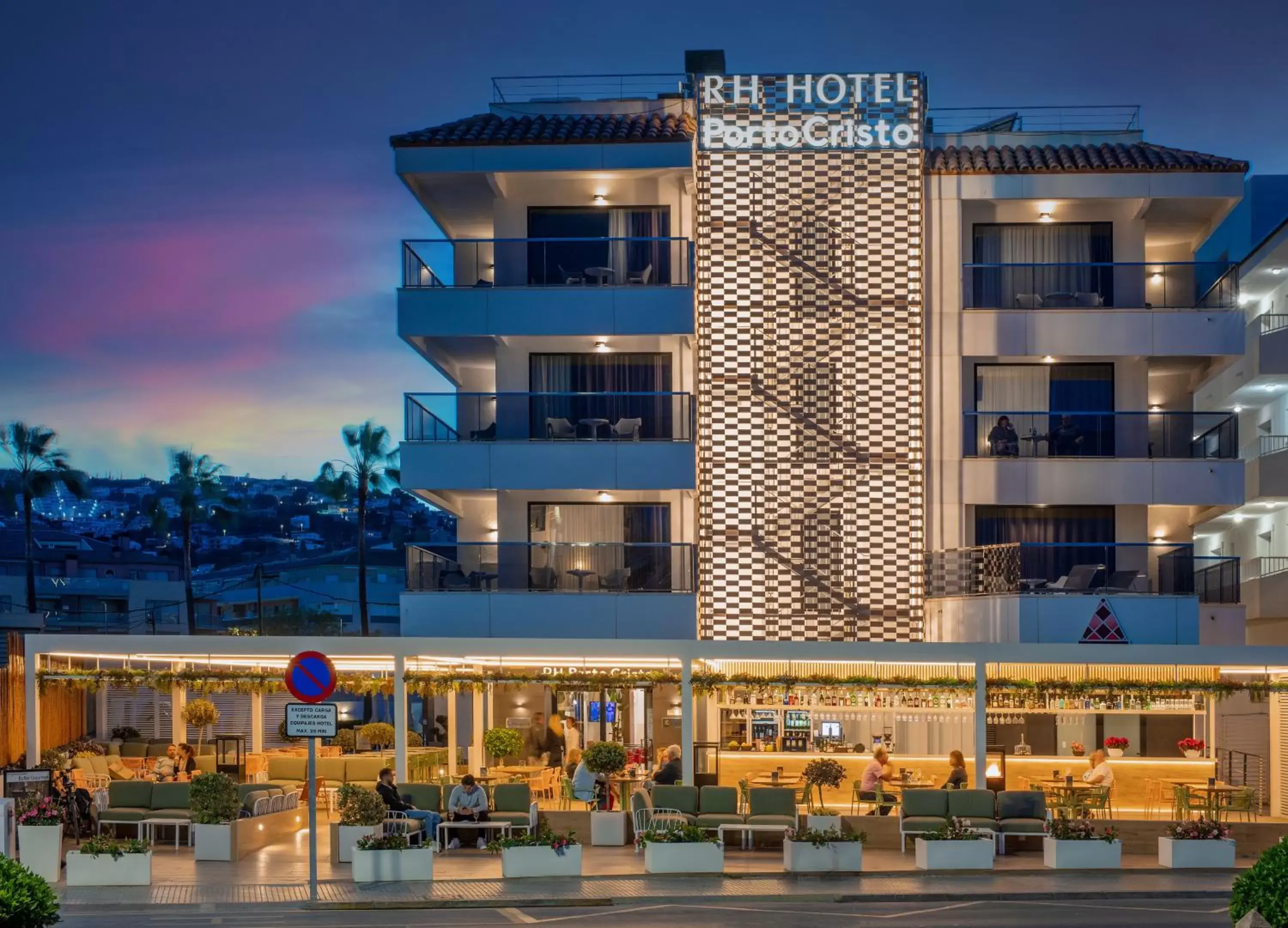 Facade/entrance, Property Building in Hotel RH Portocristo & Wellness