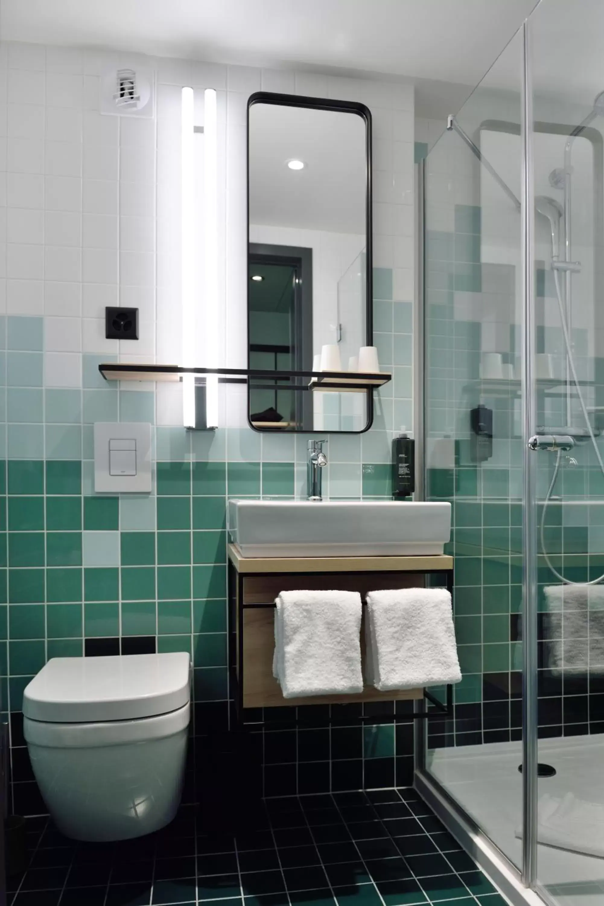 Shower, Bathroom in ibis Styles Sierre