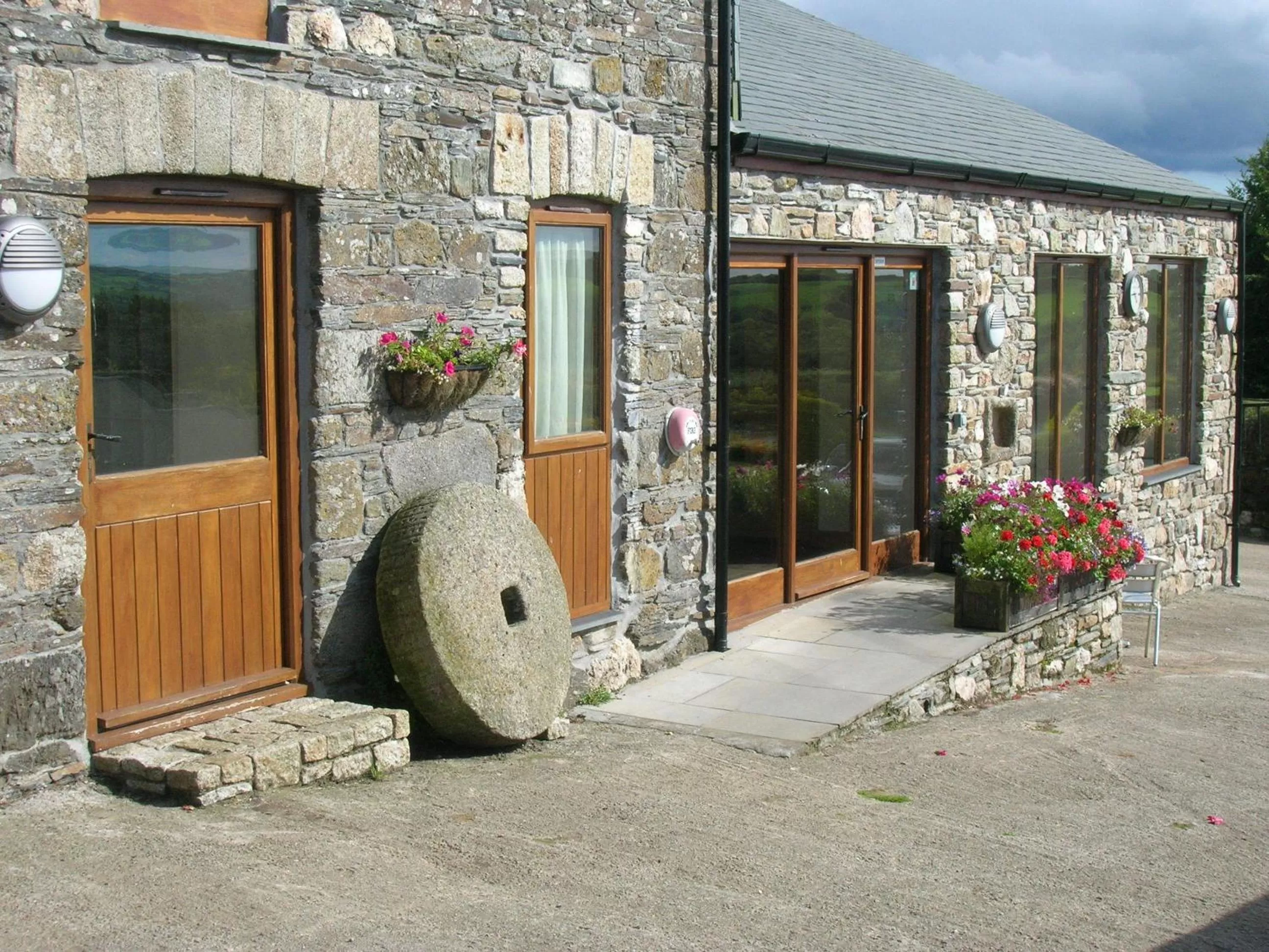 Property building in Polhilsa Farm