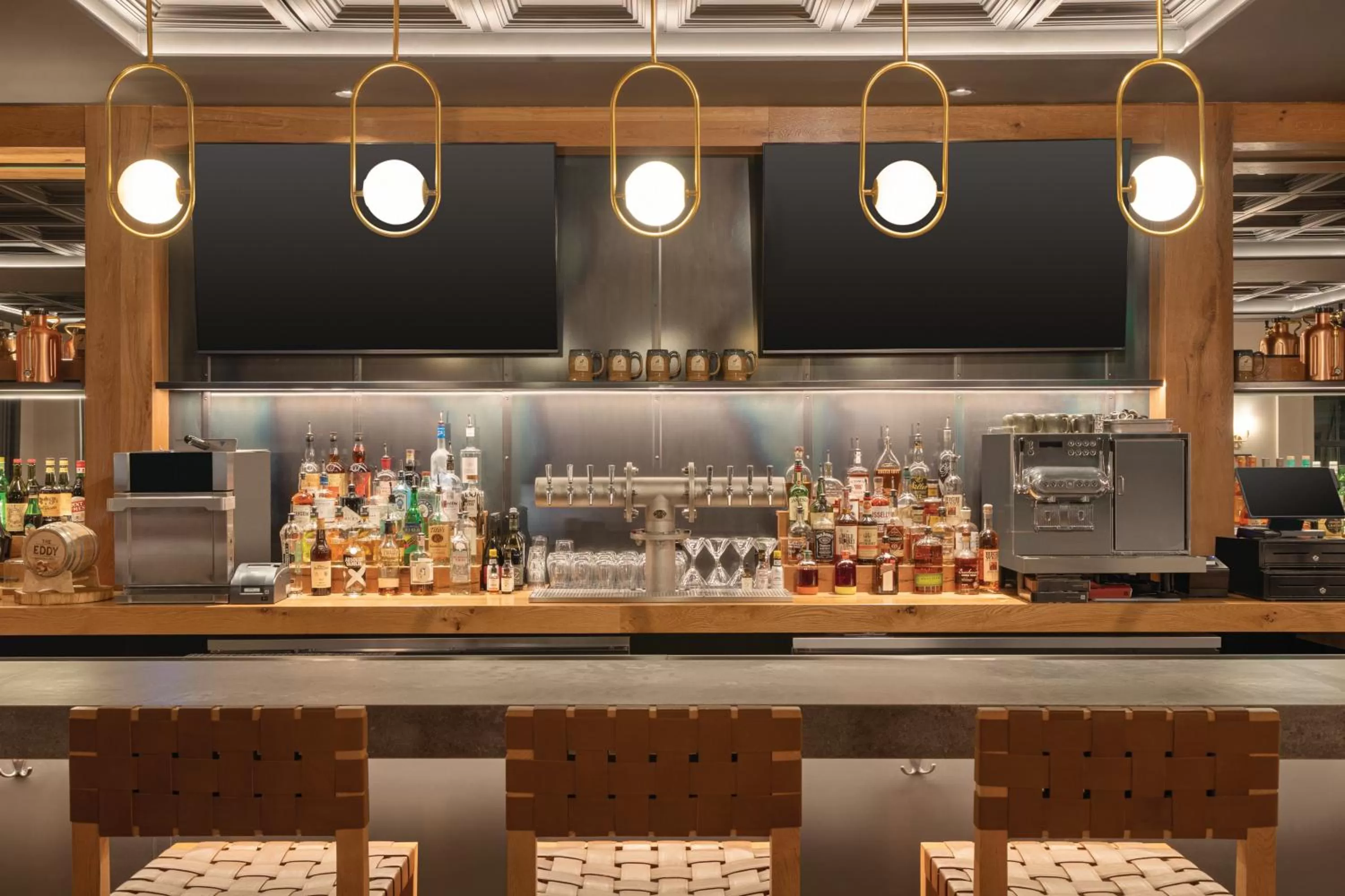 Lounge or bar in The Eddy Taproom & Hotel
