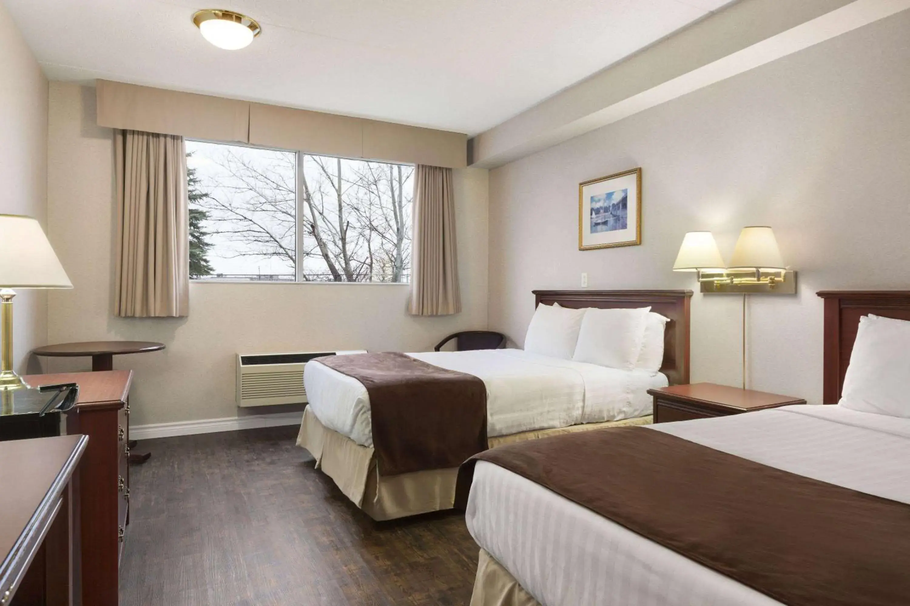 Photo of the whole room, Bed in Days Inn by Wyndham Brockville