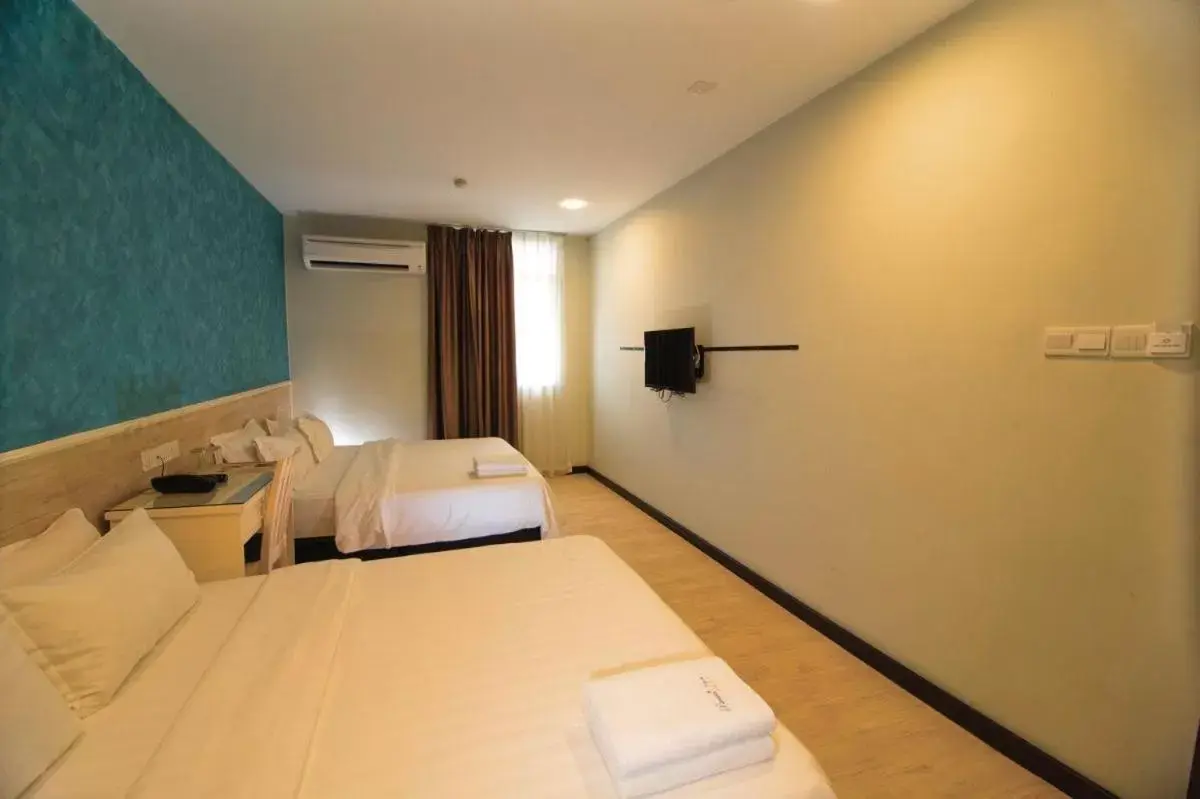 Bed in Pantai Inn Kota Kinabalu