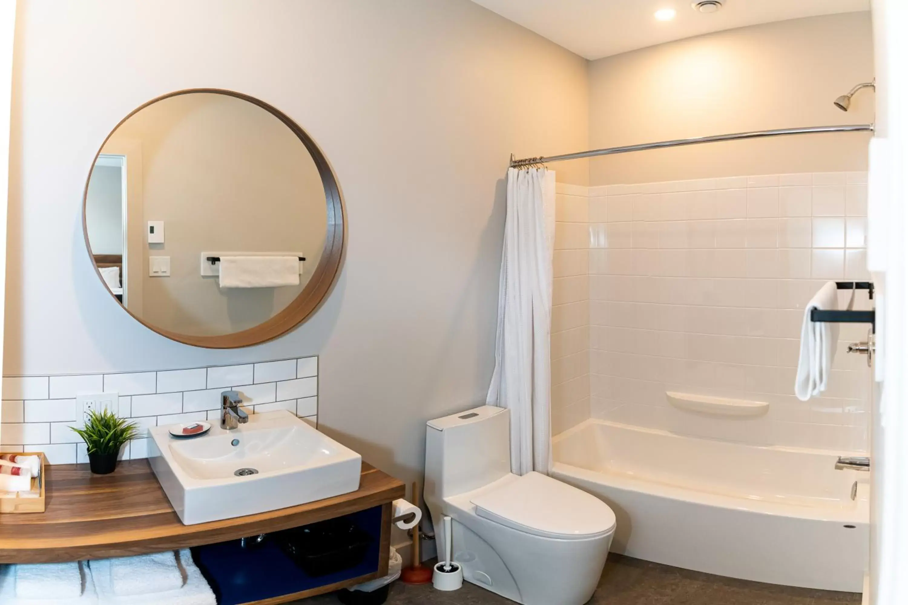 Shower, Bathroom in Morel Executive Suites