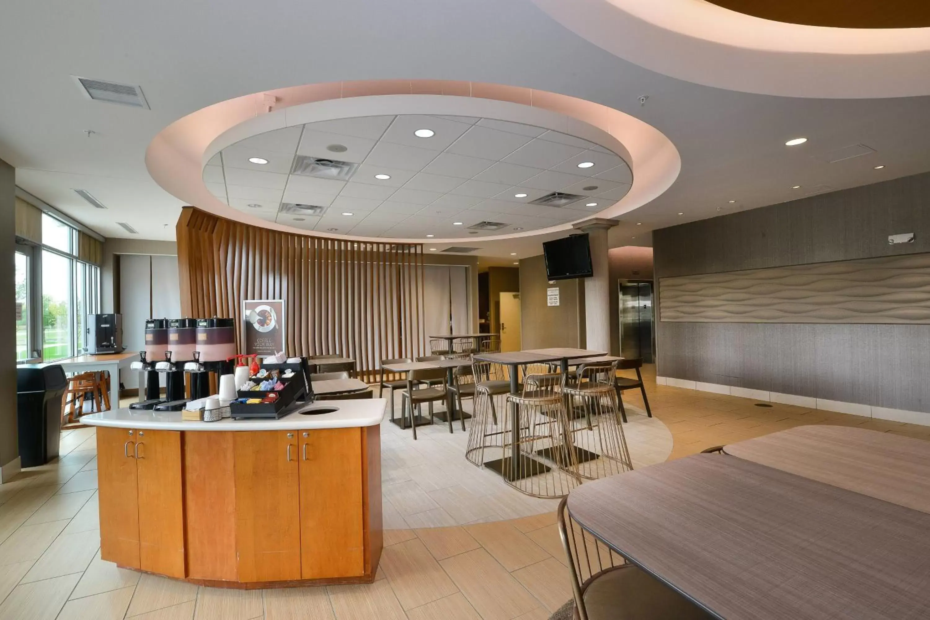 Breakfast, Restaurant/Places to Eat in SpringHill Suites Grand Forks