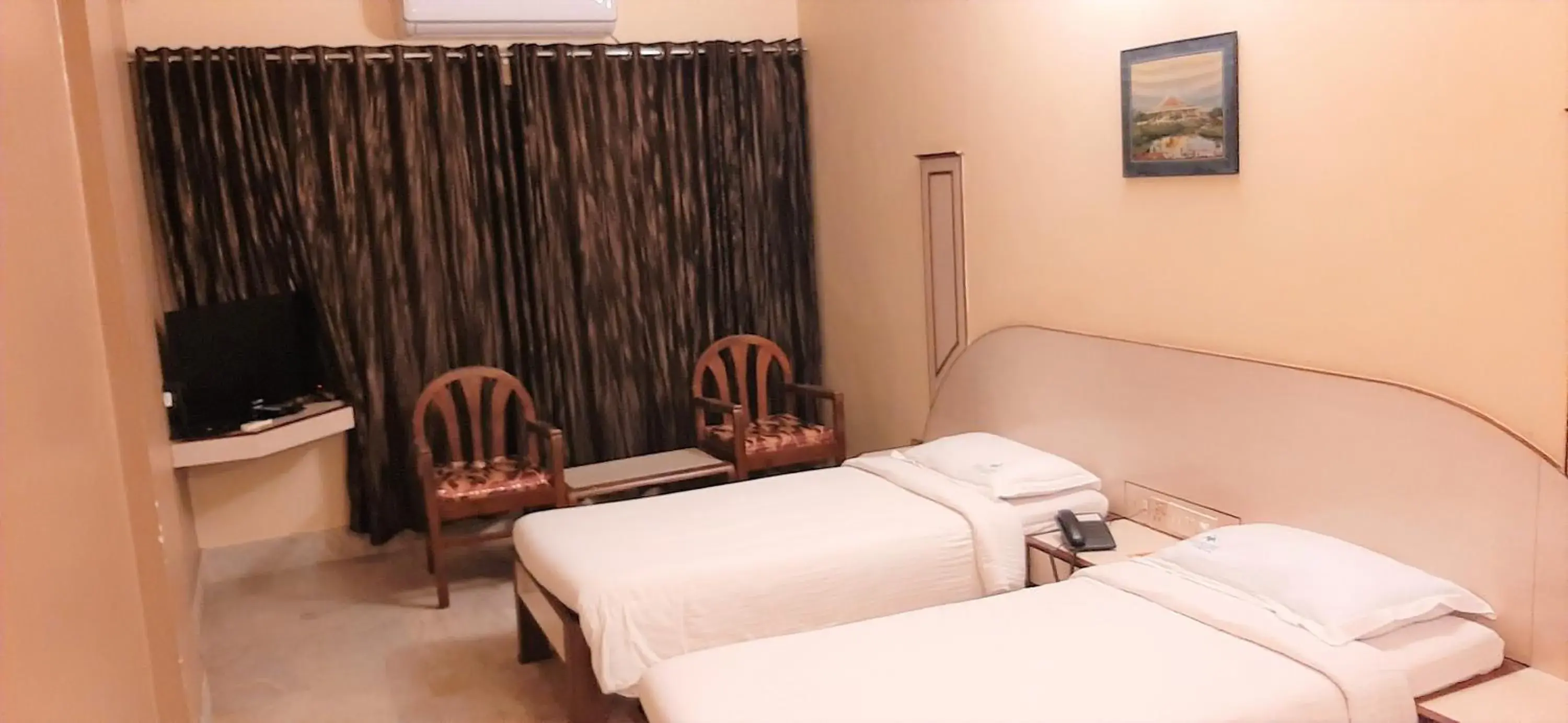 Photo of the whole room, Bed in Hotel Mangalore International